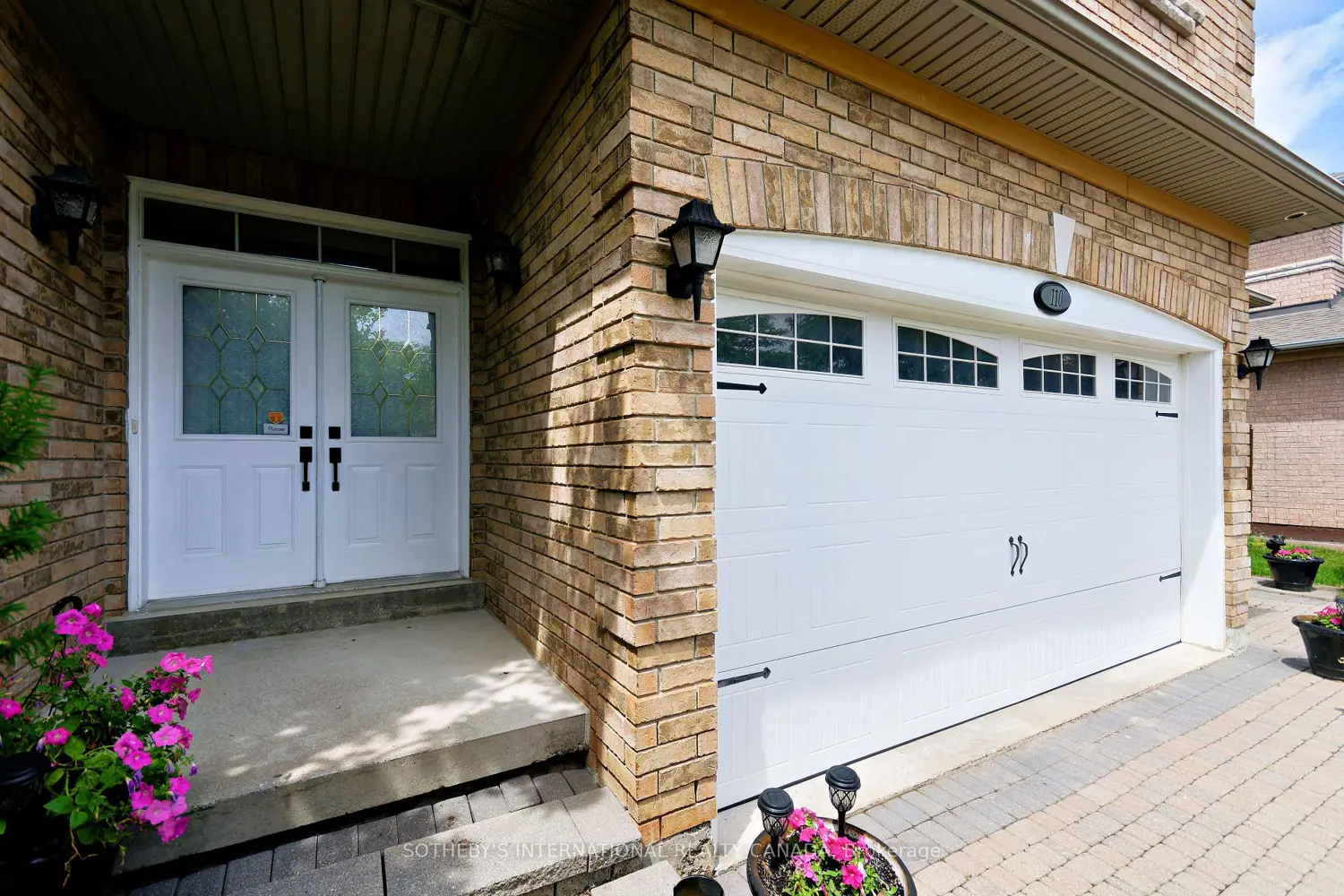 110 Velmar Drive photo 2