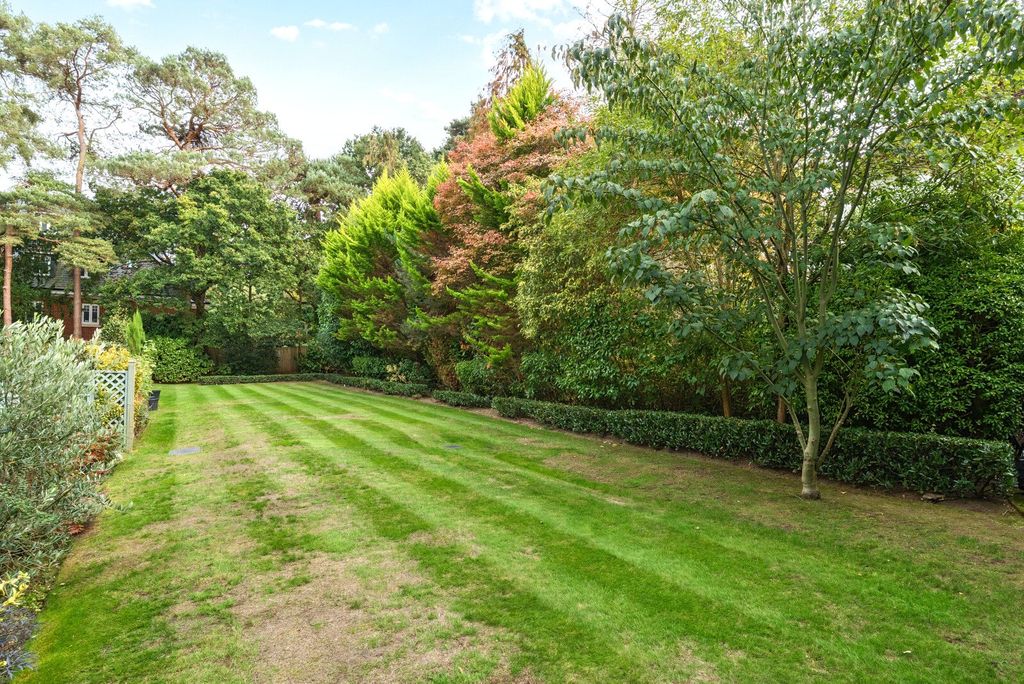 Additional image 2 of 3 bed flat for saleGower Road, Weybridge KT13