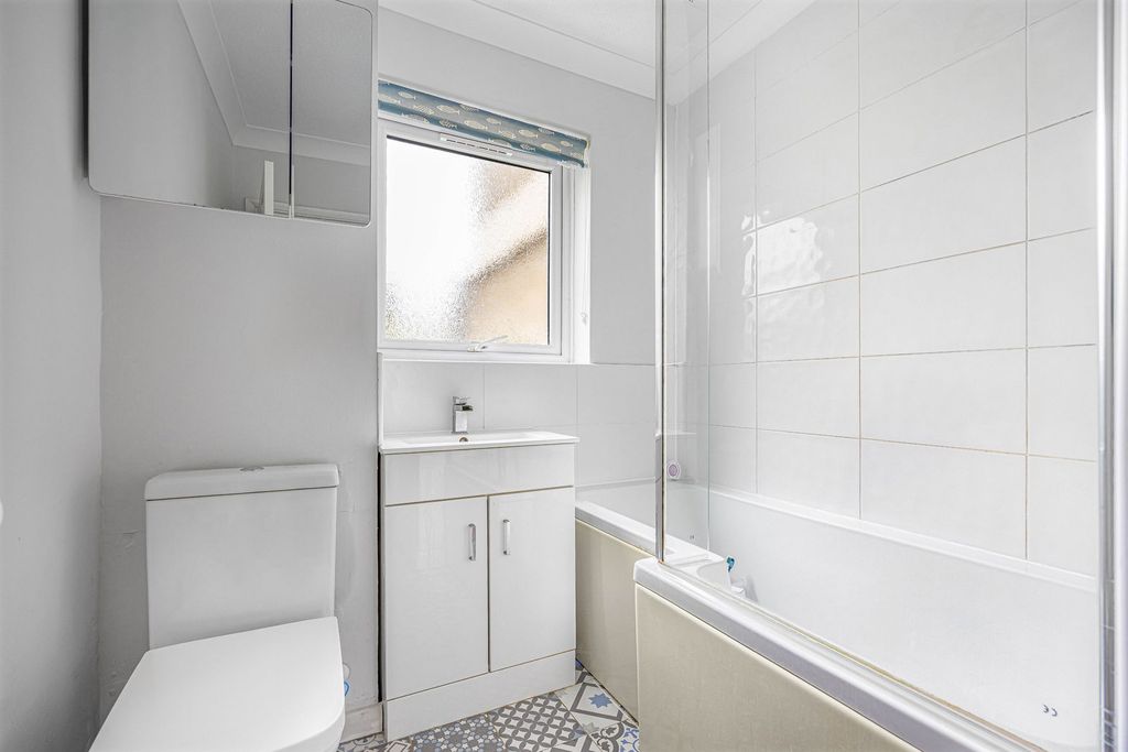 Additional image 11 of 2 bed flat for saleHillcourt Road, Cheltenham GL52