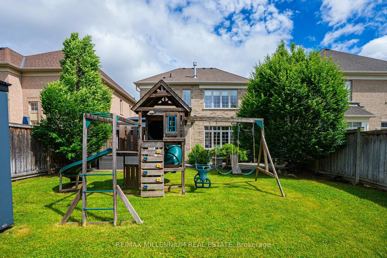 Additional image 19 of 51 Legendary Circle