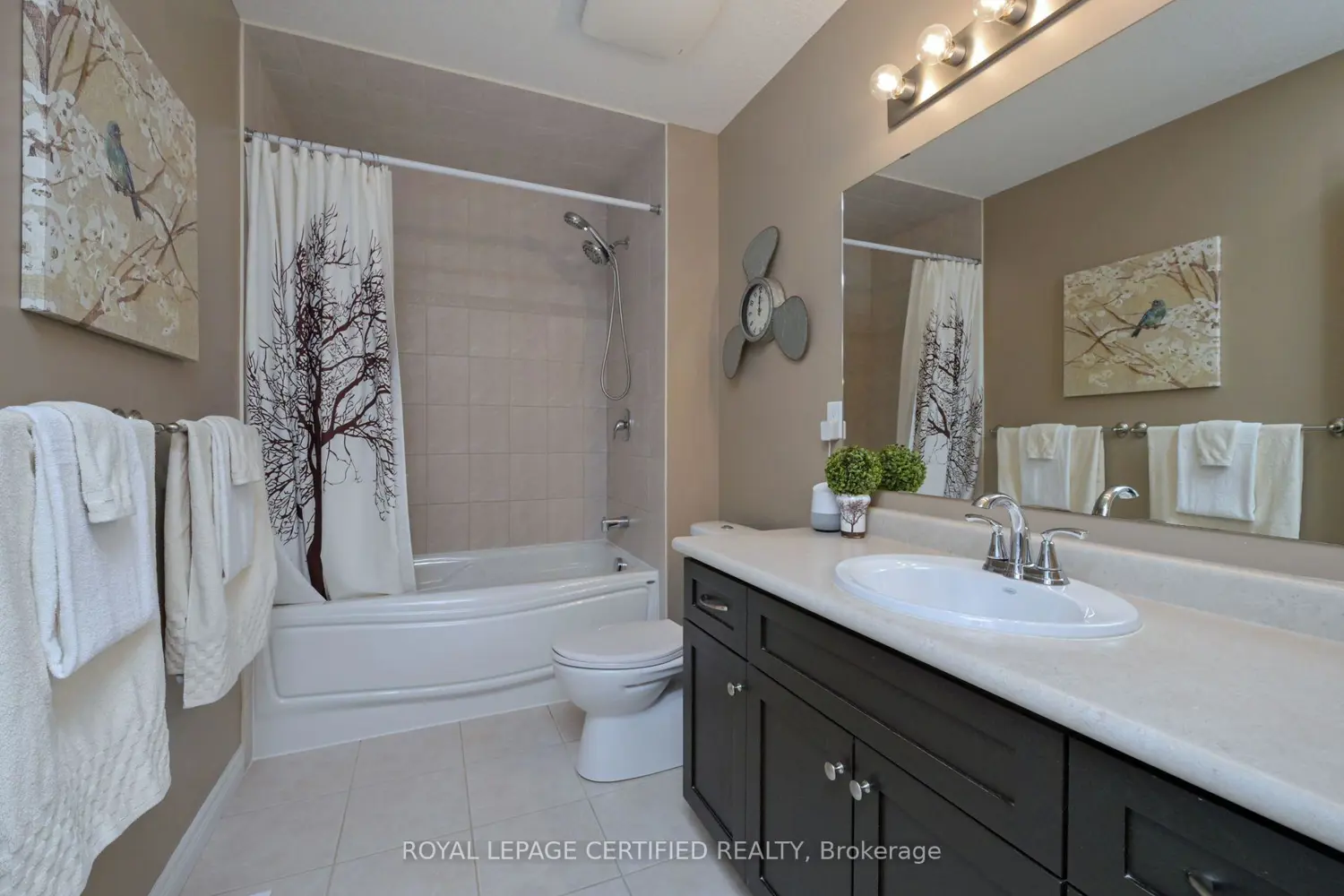 Additional image 10 of 102 Oakes Crescent