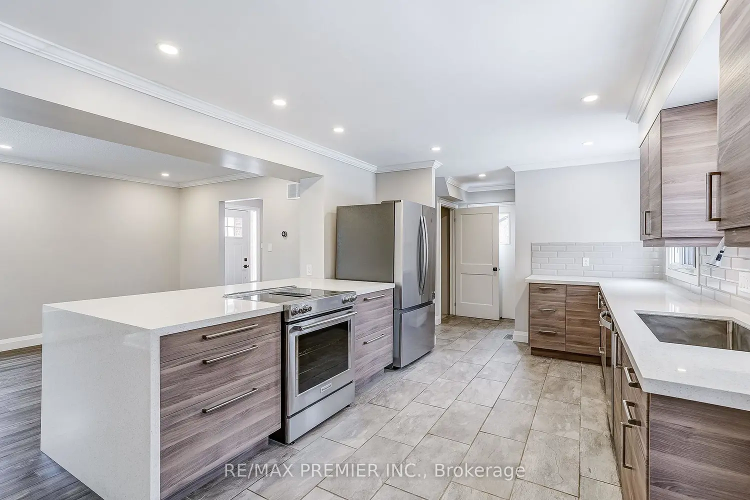 Additional image 8 of 2395 Benedet Drive