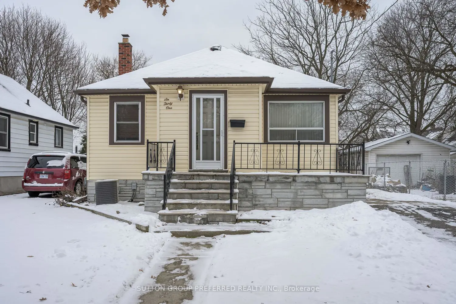 631 Glasgow Street photo 2