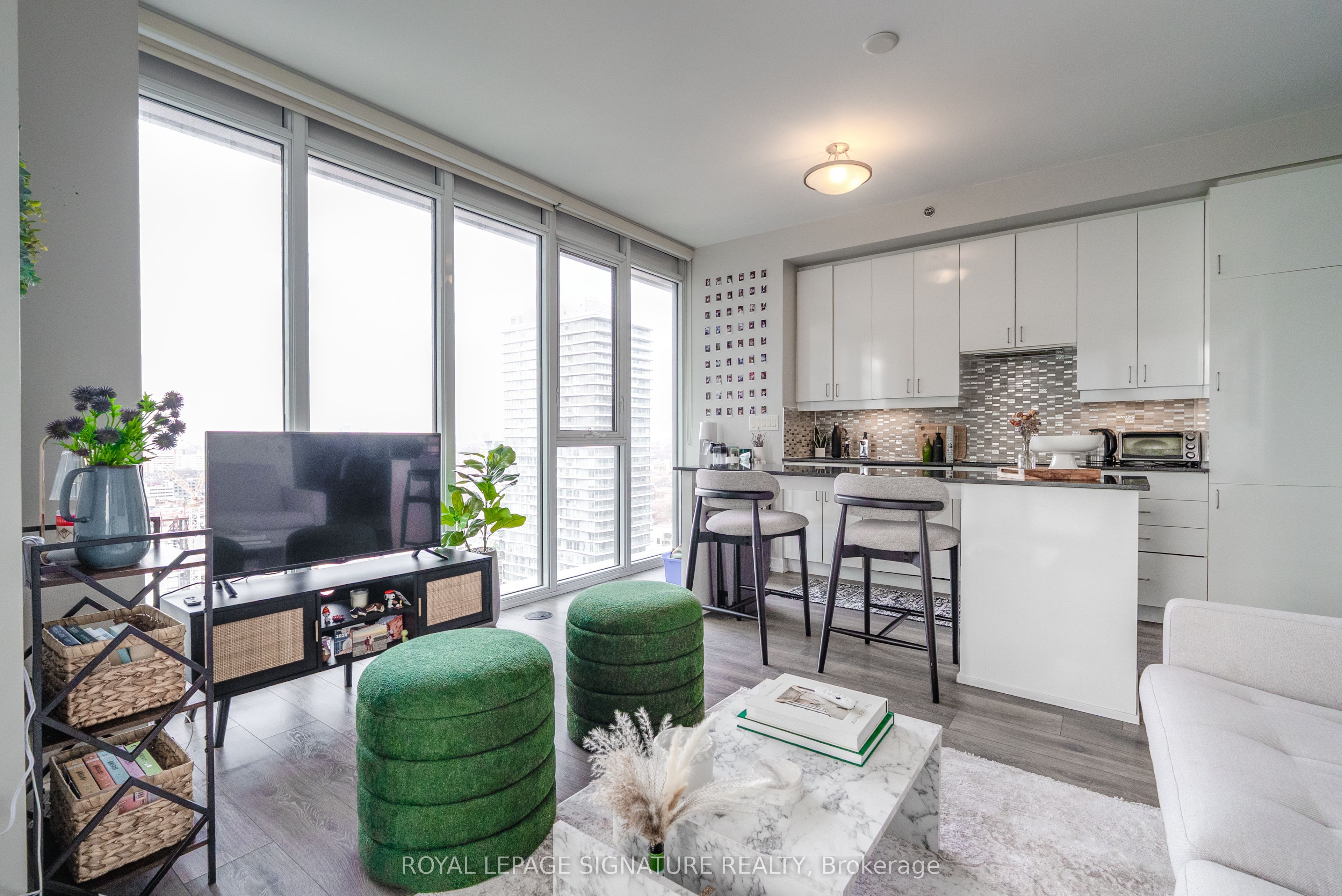 Additional image 3 of 2503-426 University Avenue, Toronto, ON, M5G 1S9