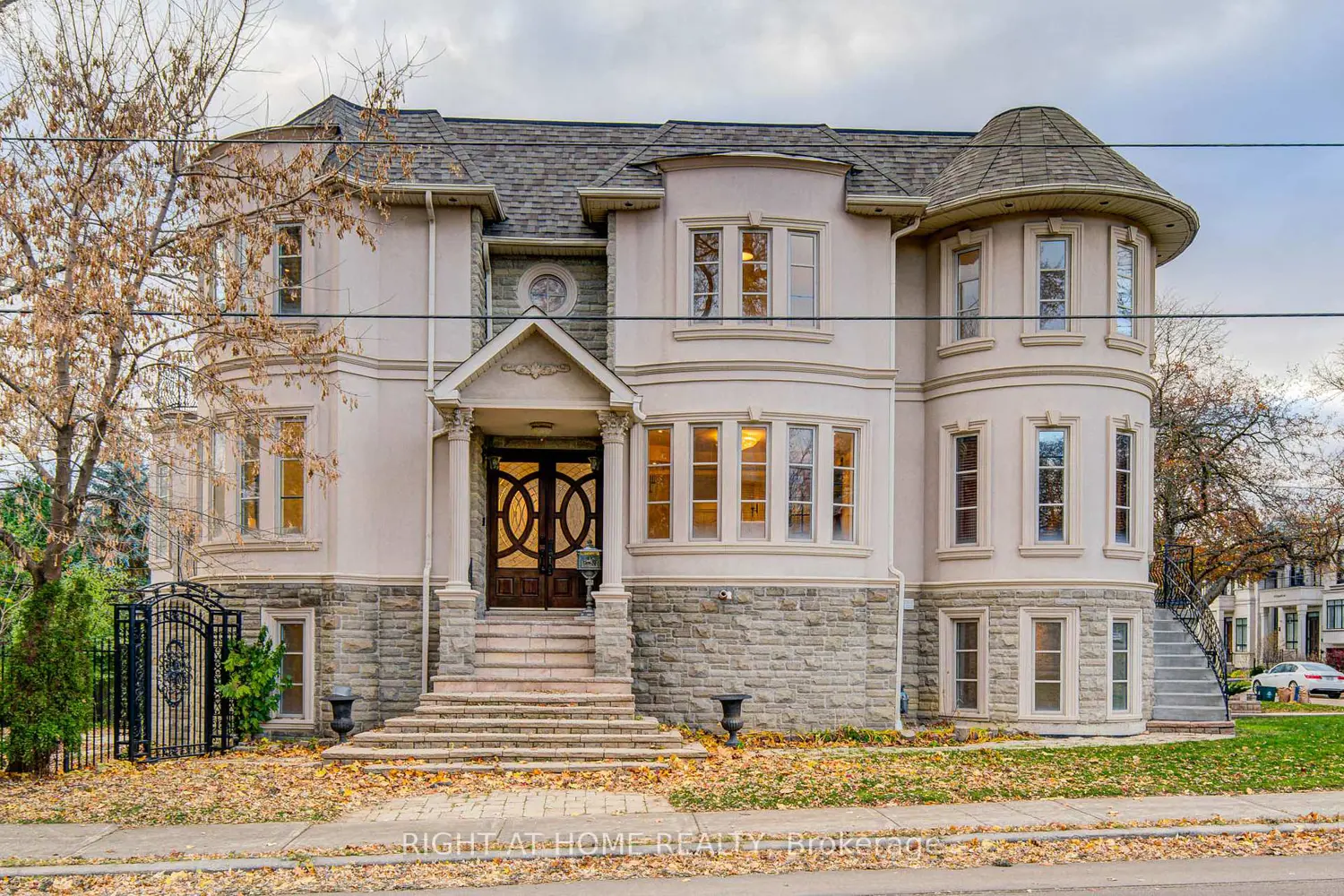 125 Kingsdale Avenue