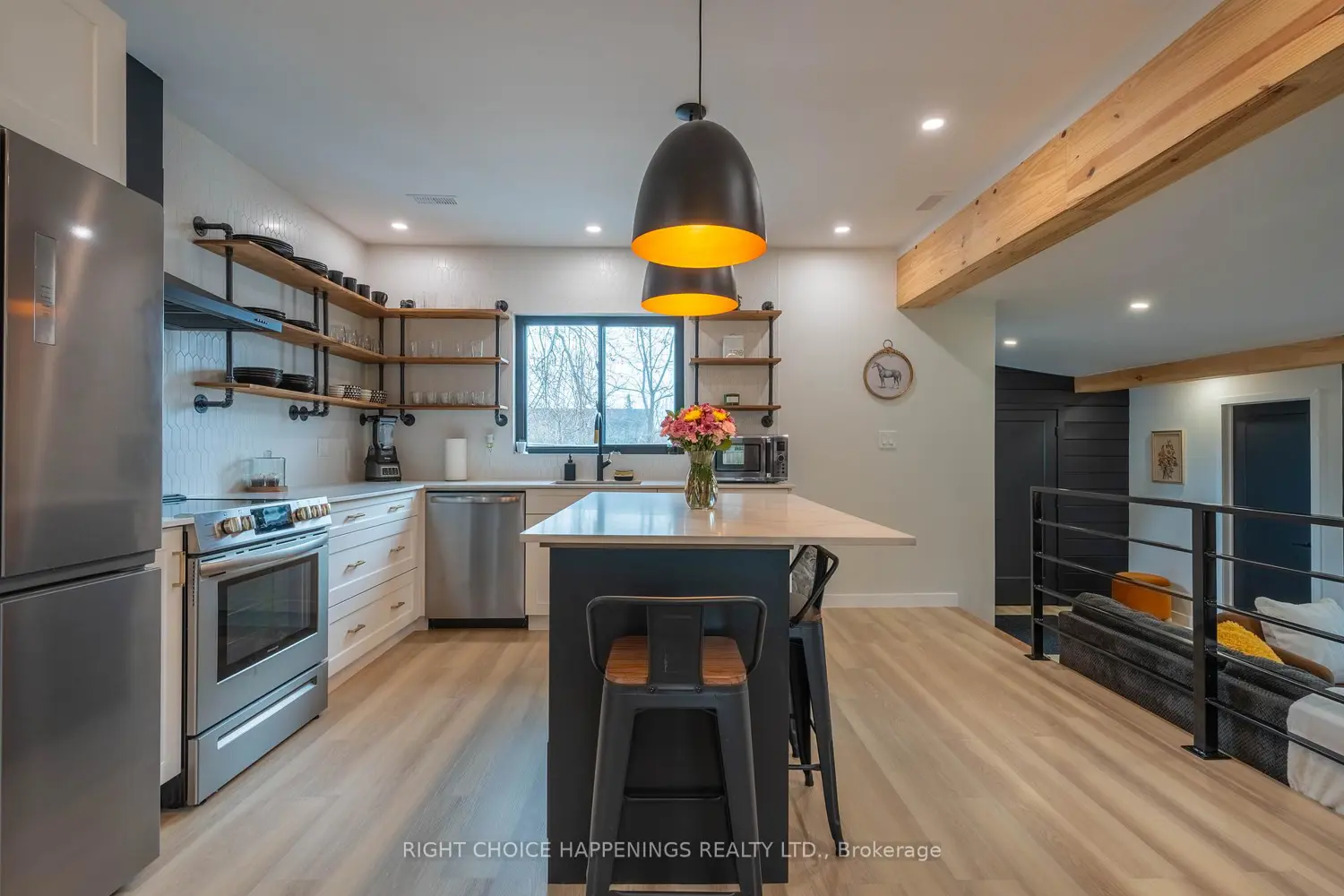 1368 Lorraine Road photo 3