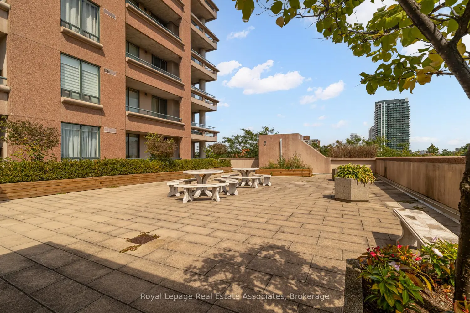 Additional image 16 of 1 Belvedere Court 909