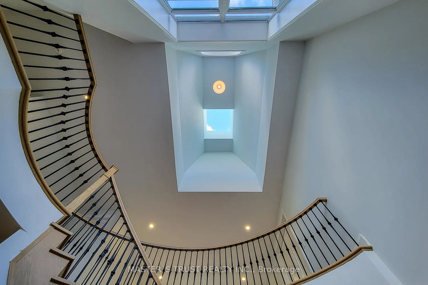 Additional image 4 of 325 Somme Street