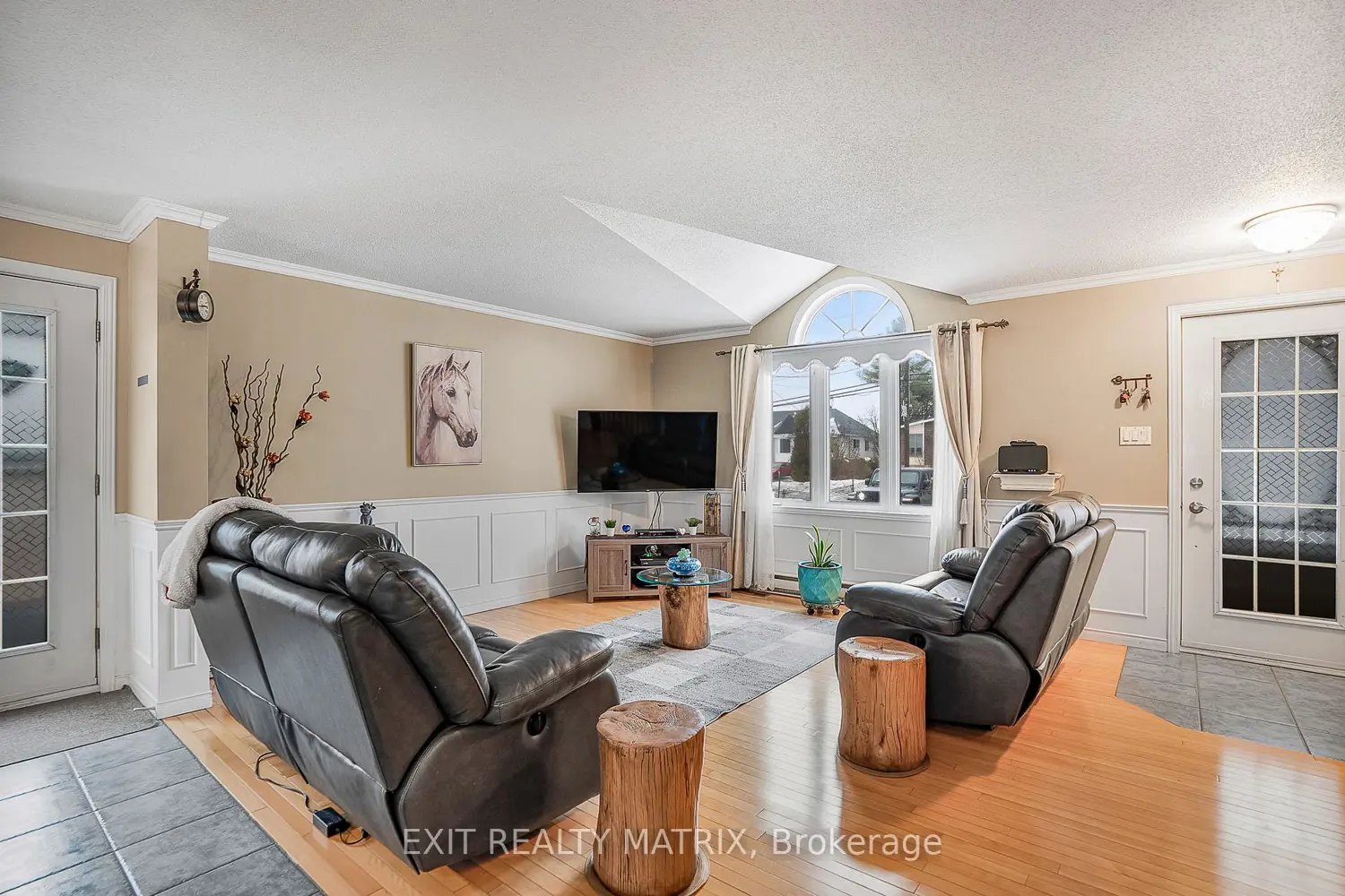 Additional image 3 of 213 Longueuil Street