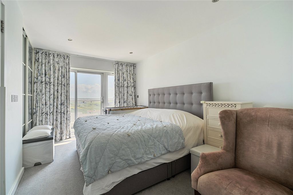 Additional image 7 of 2 bed flat for saleThe Point, Pentire Avenue, Newquay, Cornwall TR7