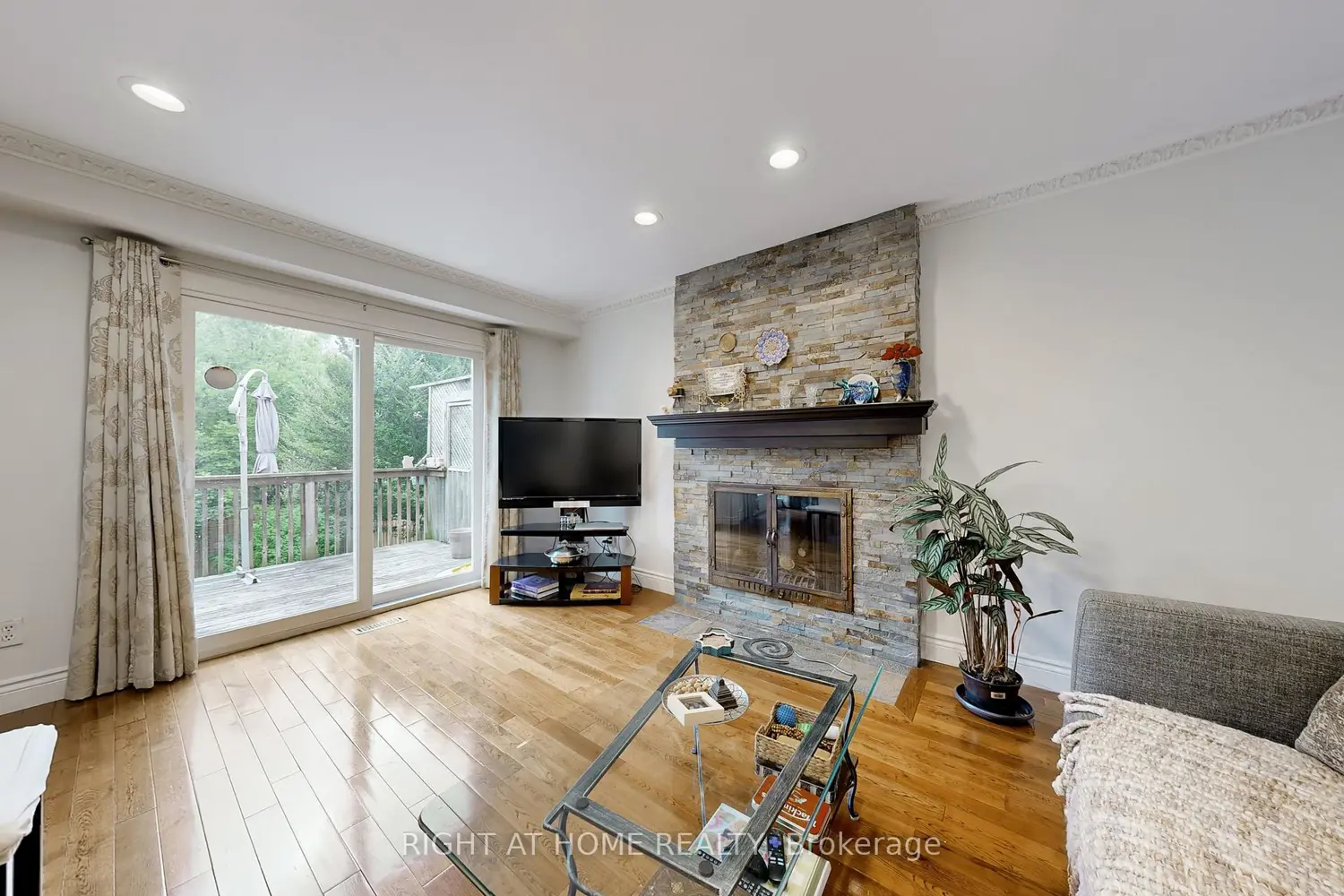 52 Breckonwood Crescent