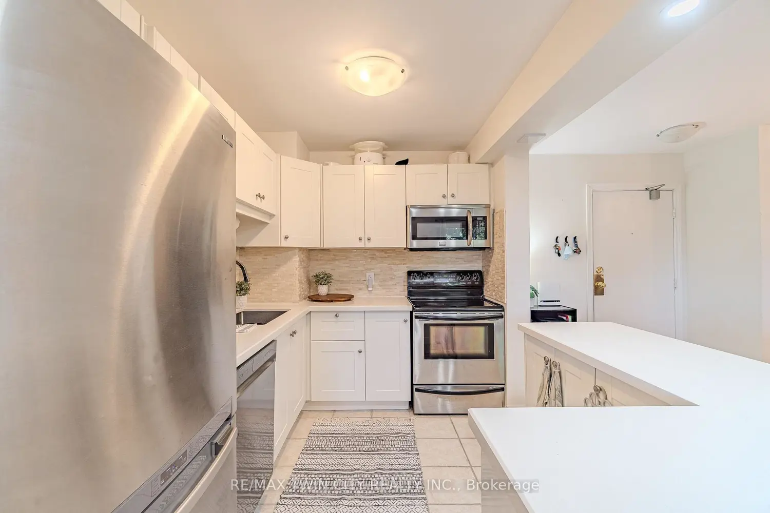 Additional image 3 of 648 Grey Street 305