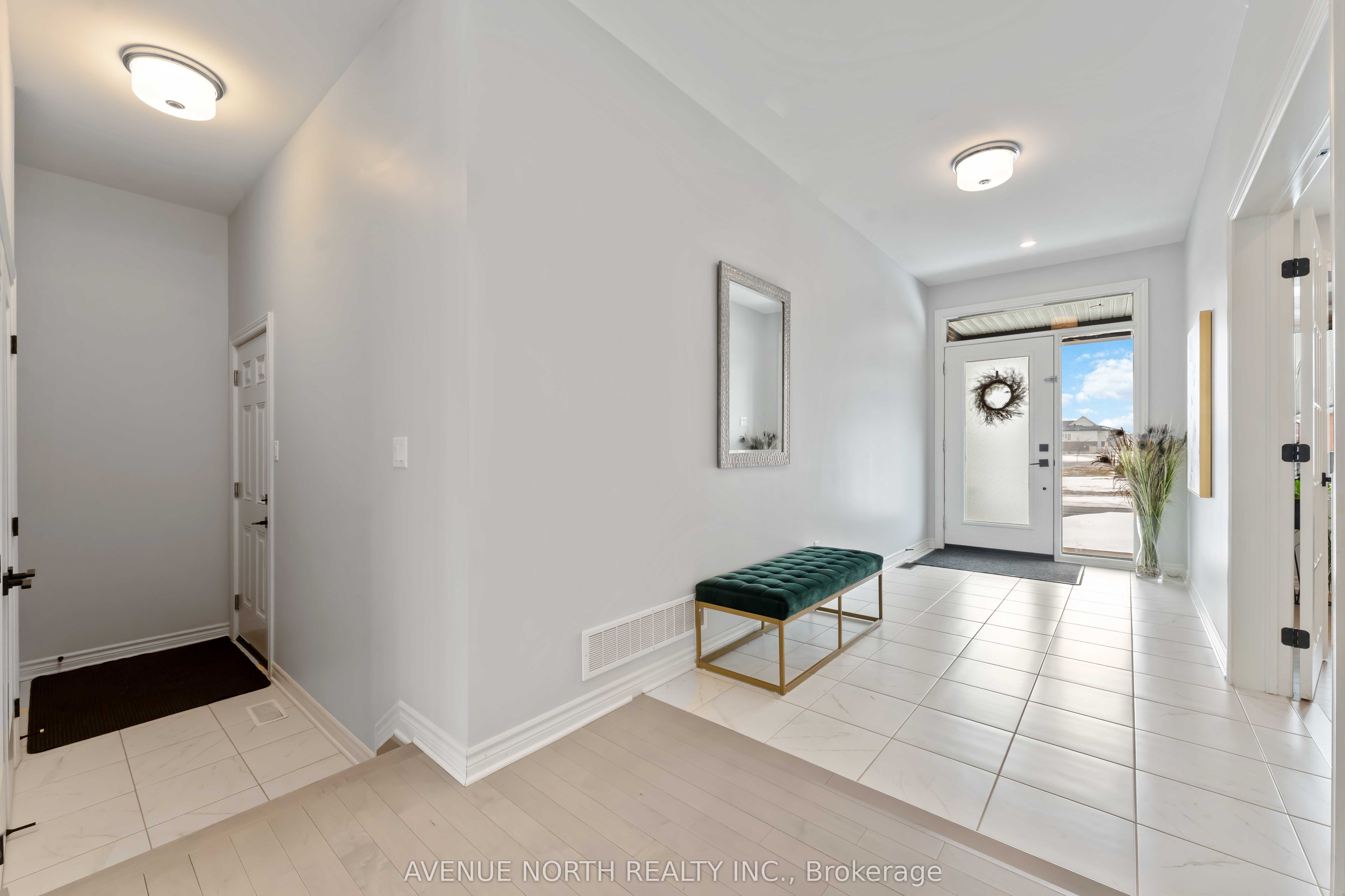 Additional image 3 of 711 Moonflower Crescent, Ottawa, ON, K1T 0X8