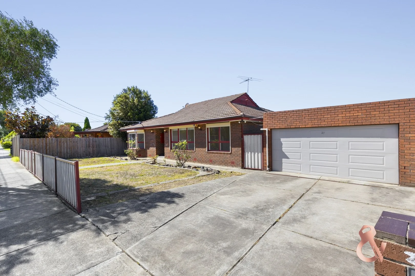 27 Barry Road, Thomastown VIC 3074