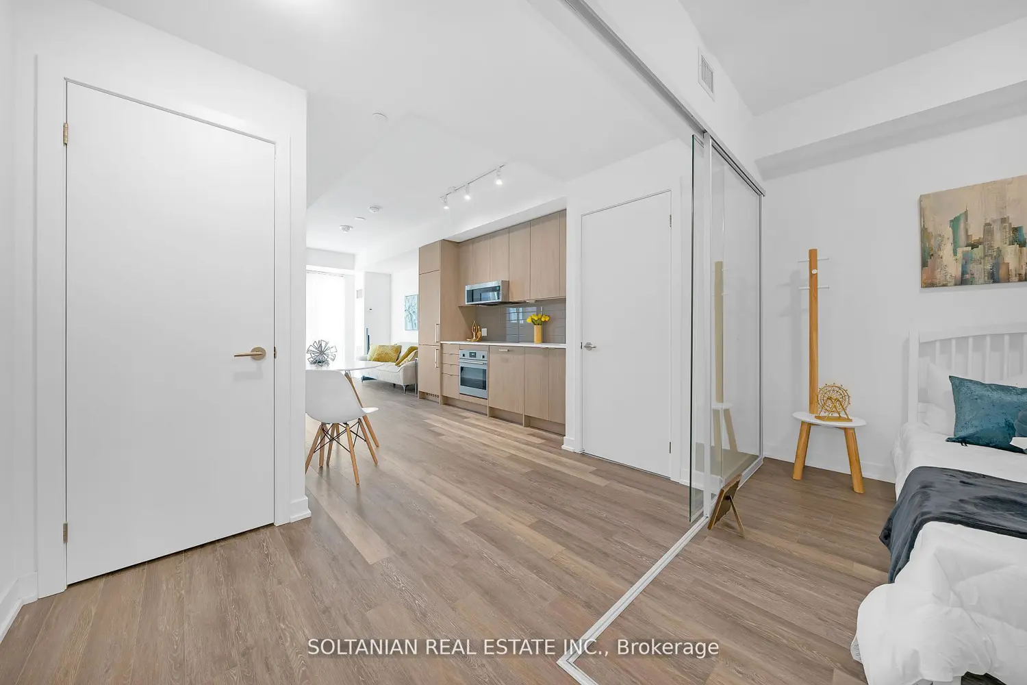 Additional image 3 of 250 Lawrence Avenue 320
