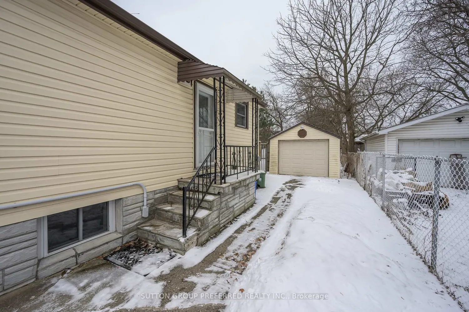 631 Glasgow Street photo 4