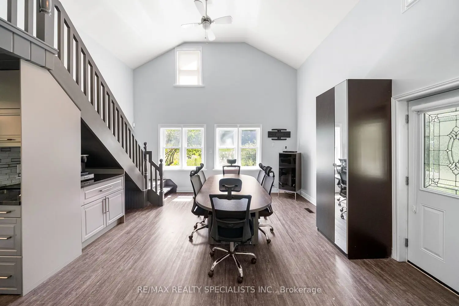 Additional image 17 of 15139 Rockside Road