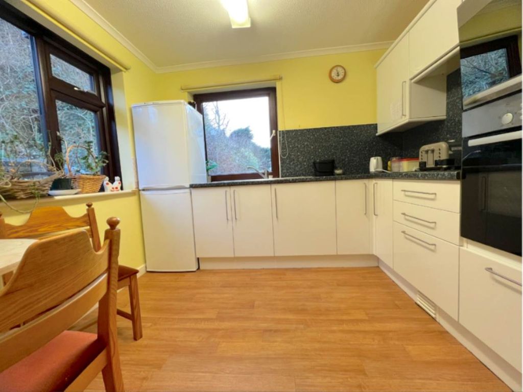 2 bed flat for saleGerddi Rheidol, Trefechan, Aberystwyth SY23 photo 2