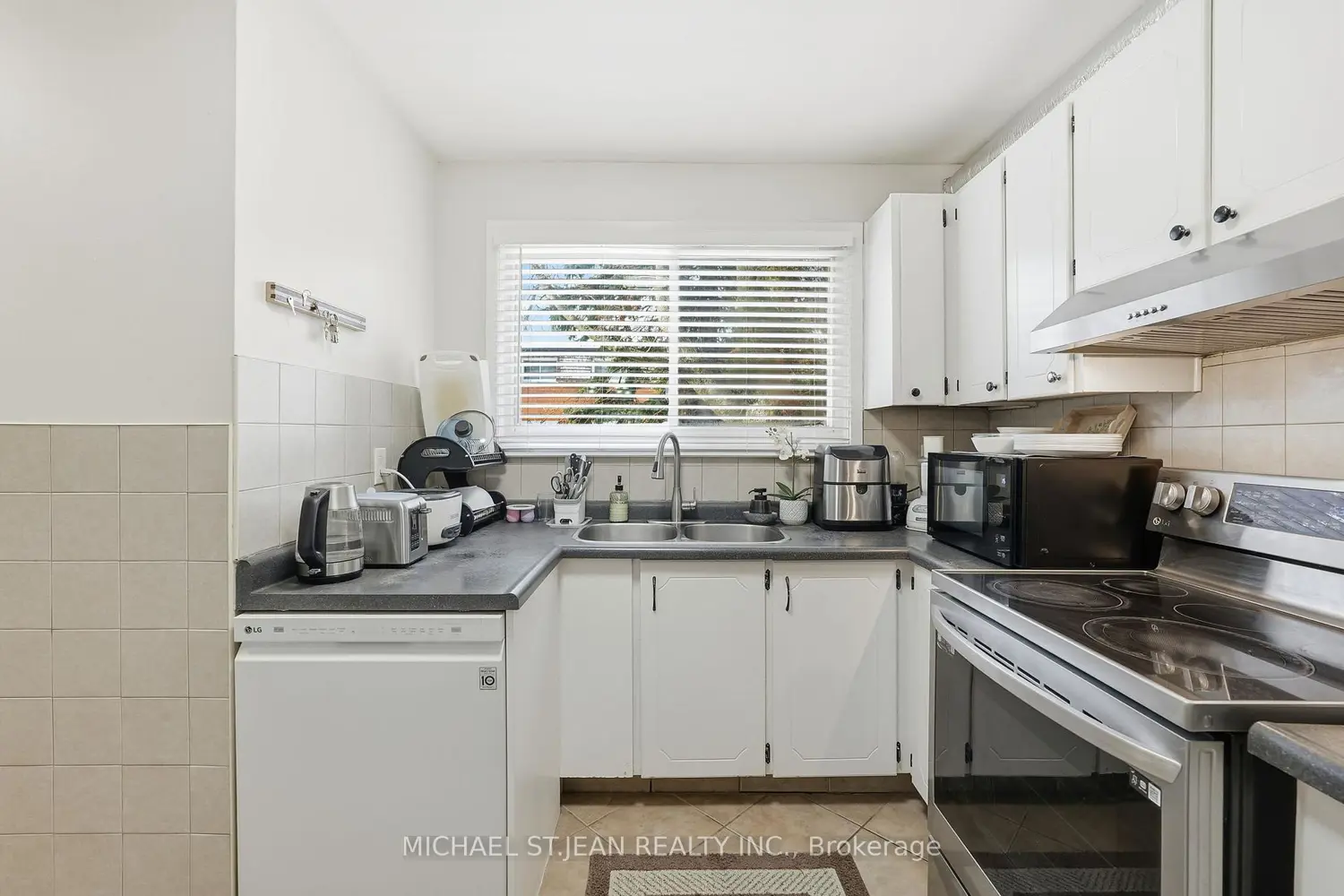 Additional image 5 of 1440 Garth Street 30