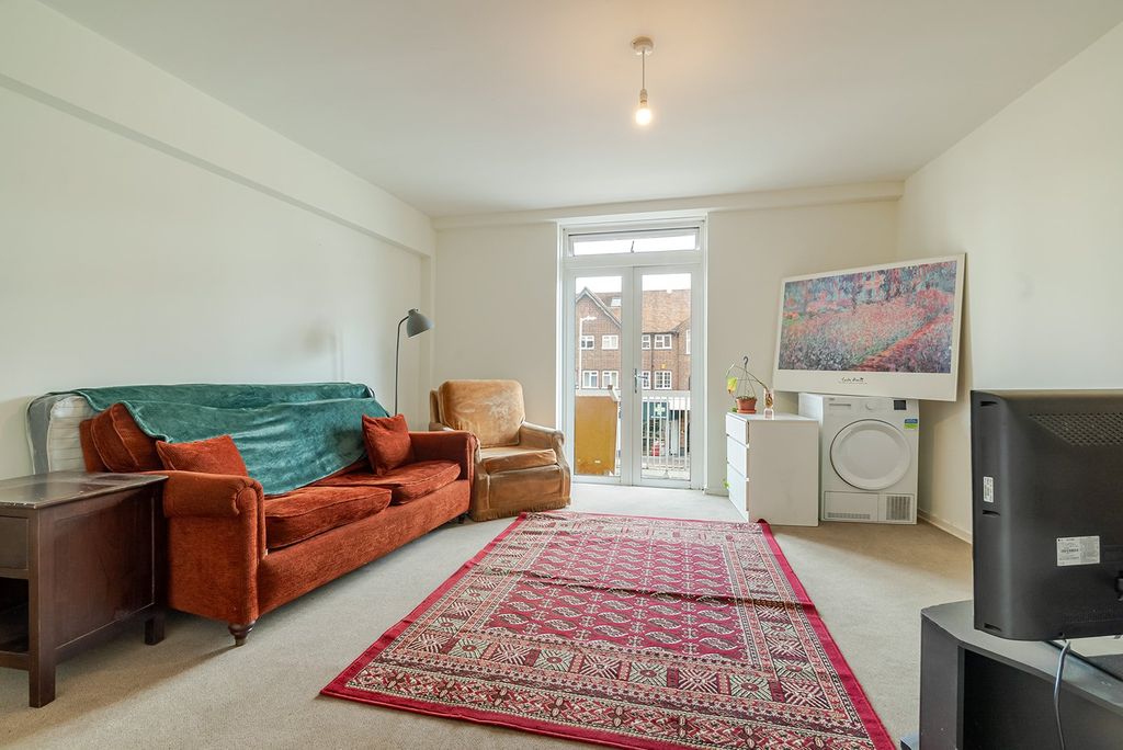 Additional image 4 of 3 bed flat for saleBurkes Road, Beaconsfield, Buckinghamshire HP9