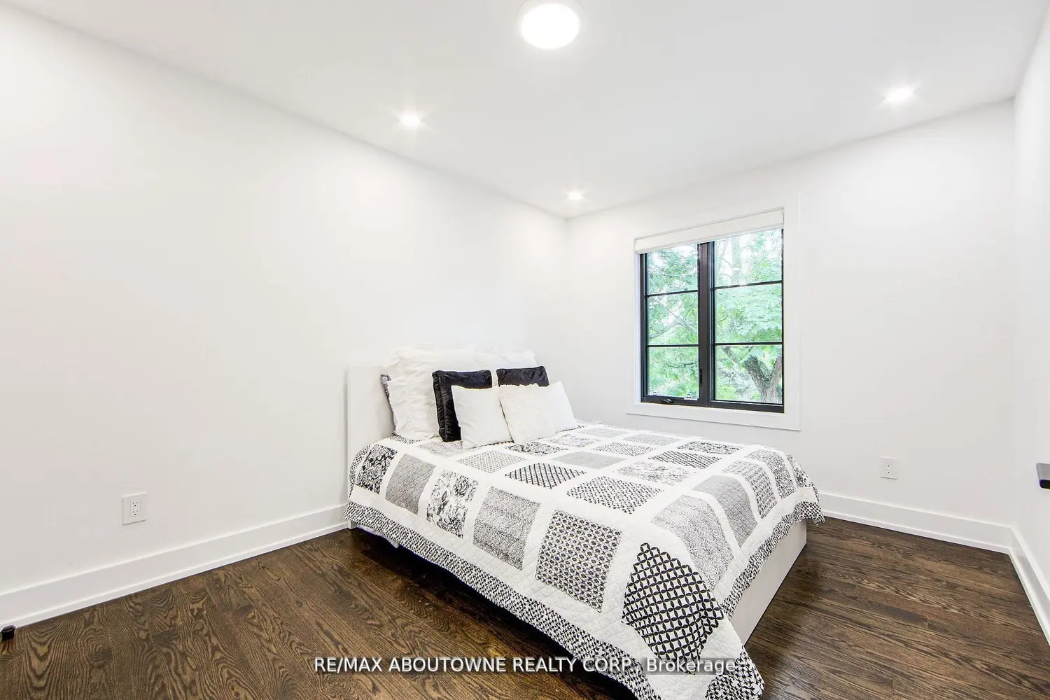 Additional image 10 of 1319 Greeneagle Drive