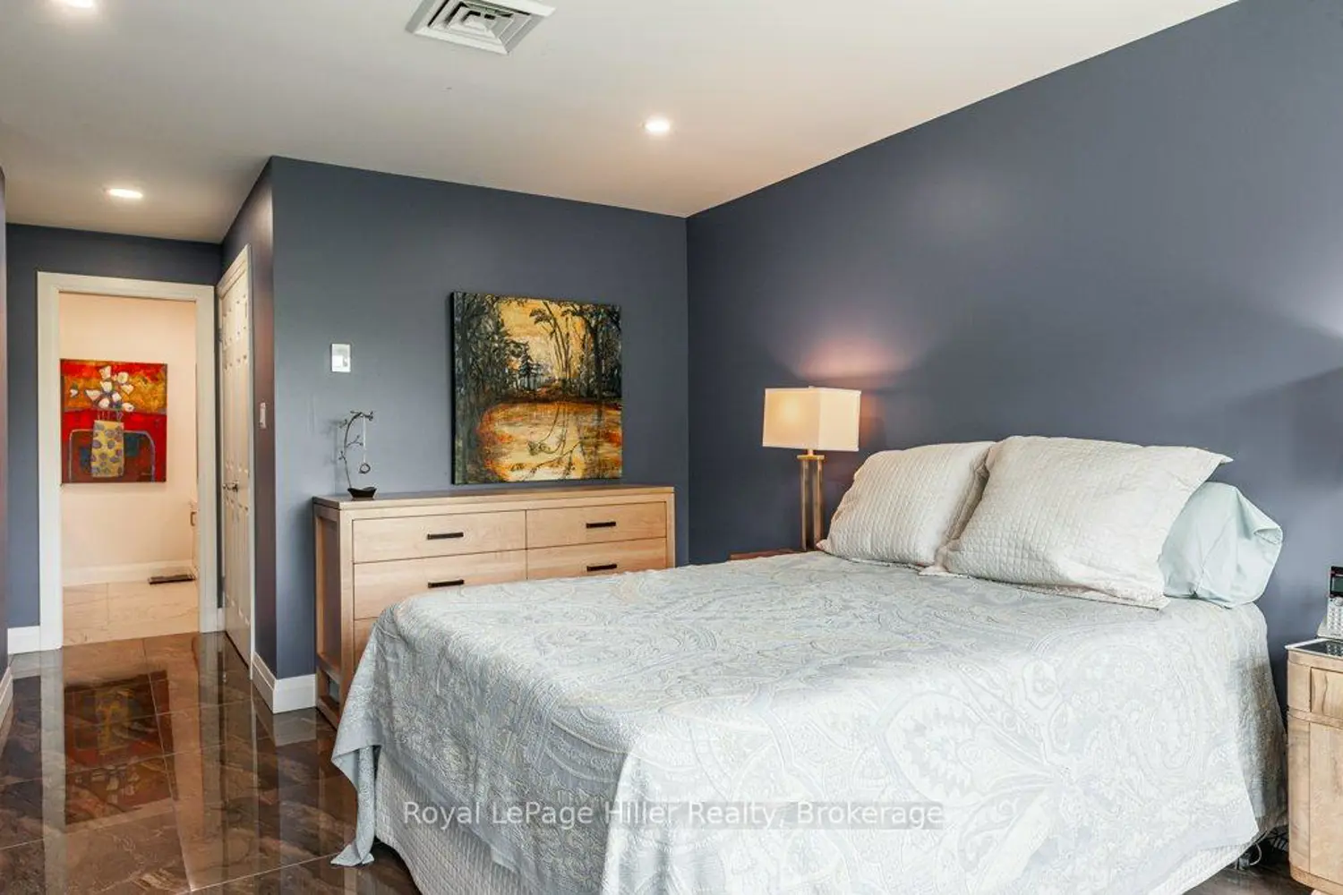 Additional image 18 of 30 Front Street 205