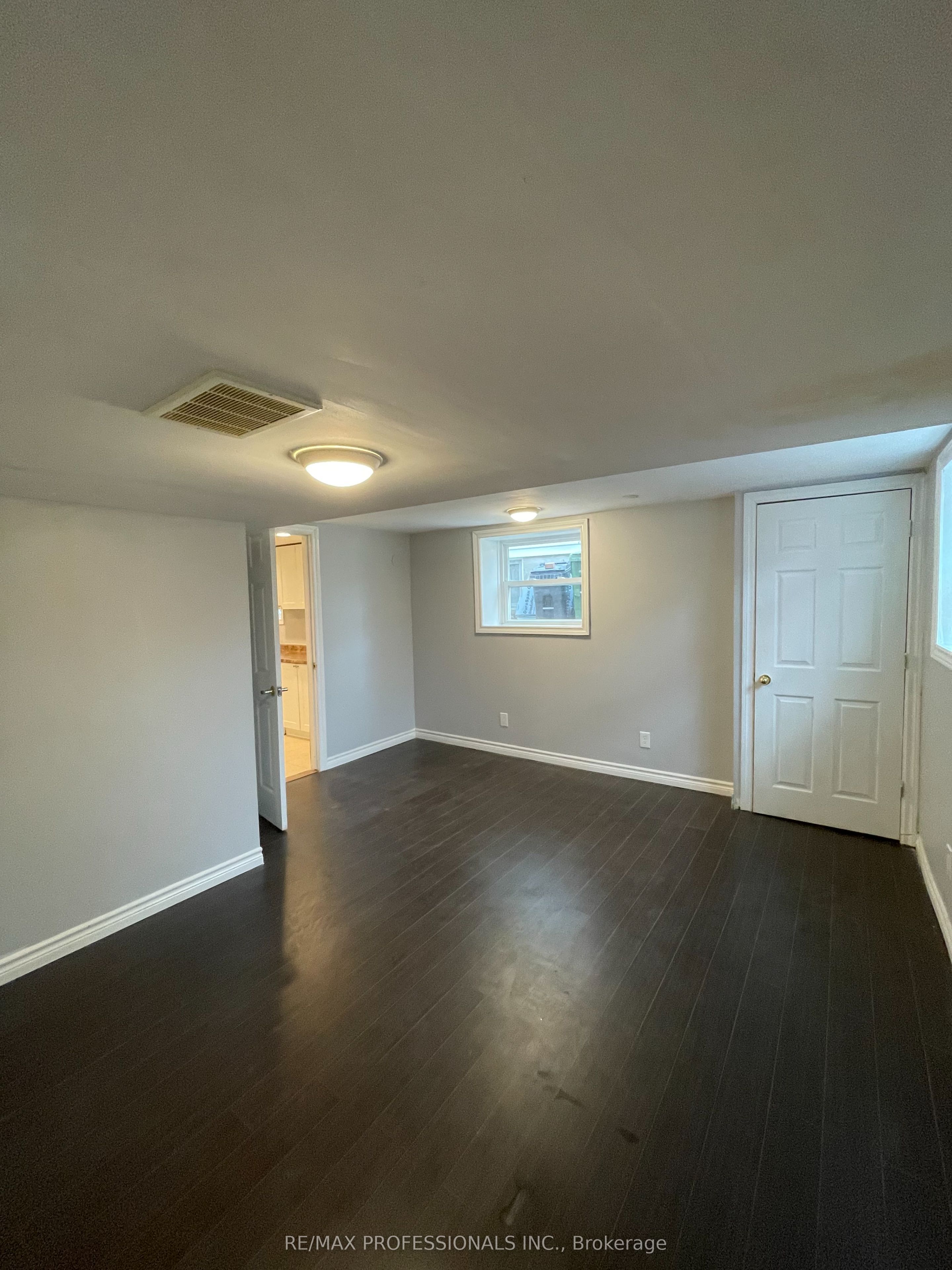 Additional image 2 of 8 Birch Tree Crescent, Toronto, ON, M6M 2K8