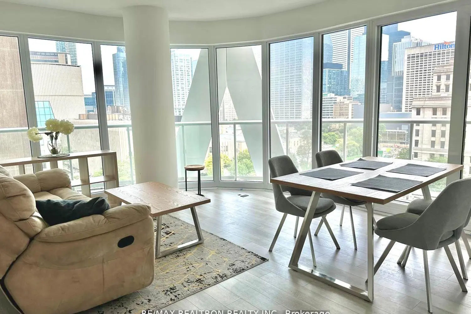 Additional image 2 of 230 Simcoe Street 926
