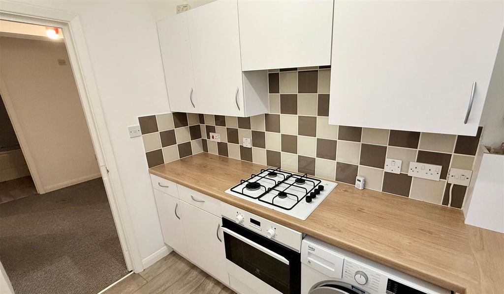 Additional image 6 of 2 bed flat for saleFreshwater, Isle Of Wight PO40
