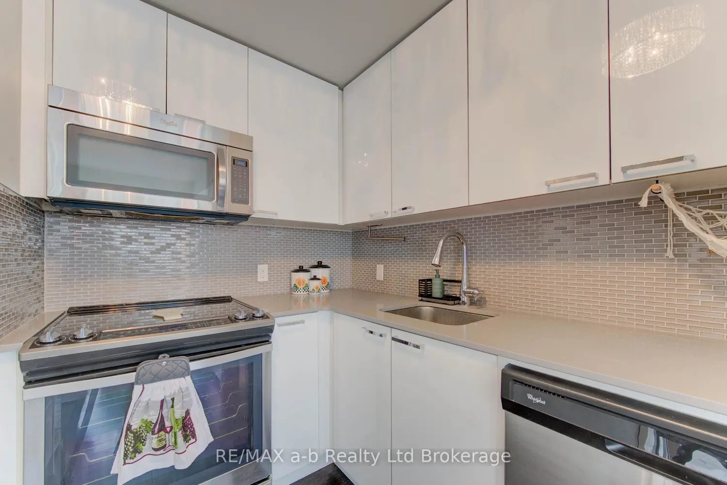 Additional image 6 of 155 St Leger Street 415