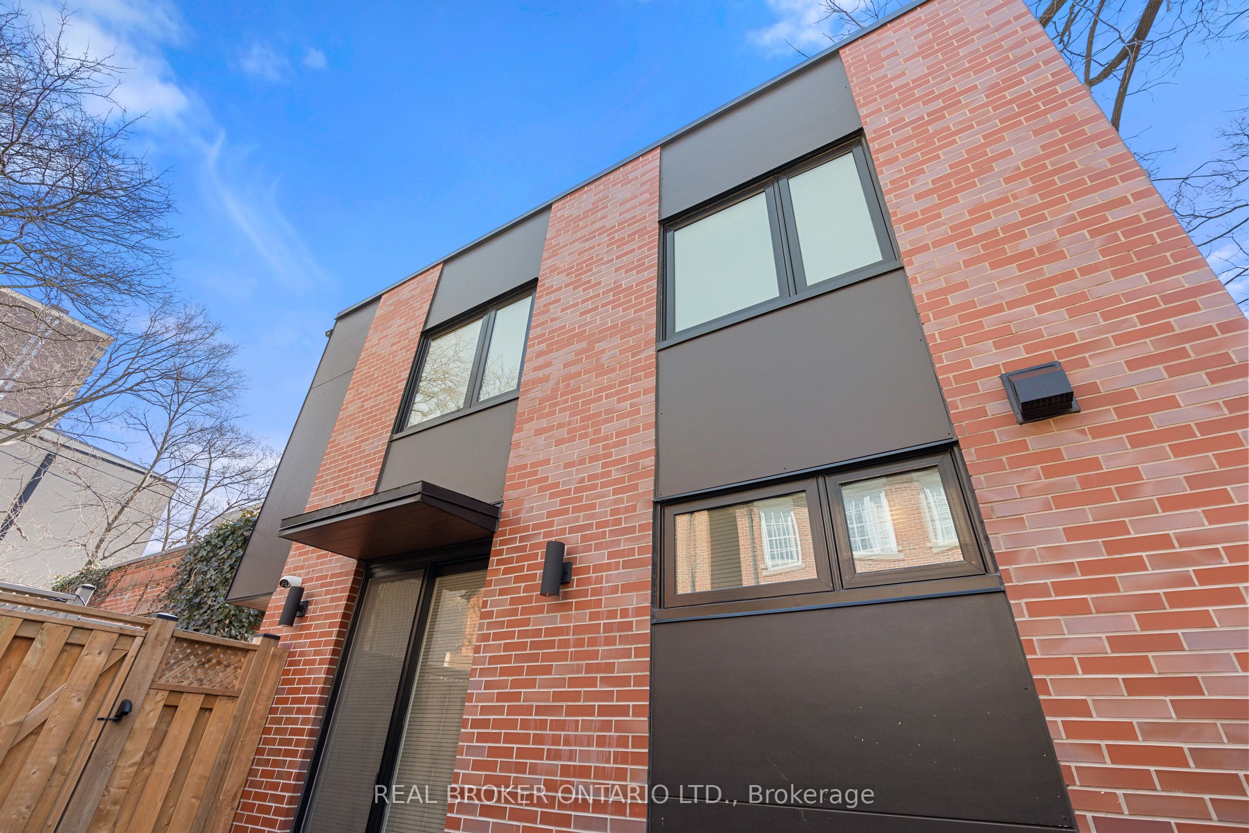 Laneway-21 Farnham Avenue, Toronto, ON, M4V 1H6