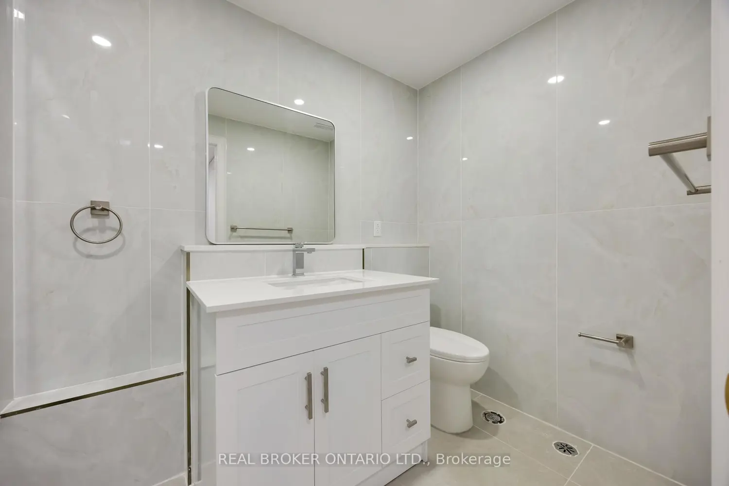 Additional image 10 of 806 Gladstone Avenue