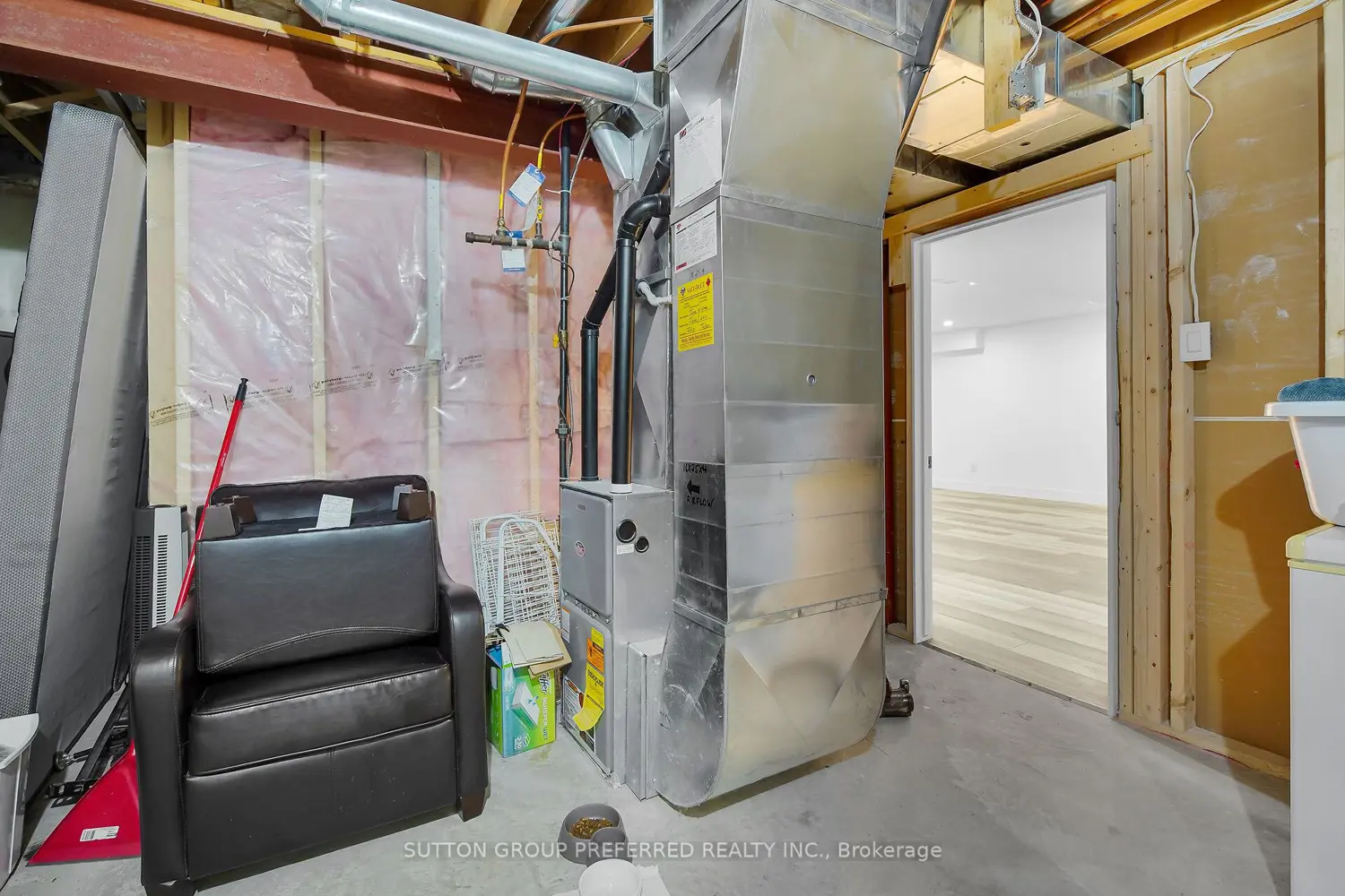 Additional image 18 of 800 Commissioners Road 12