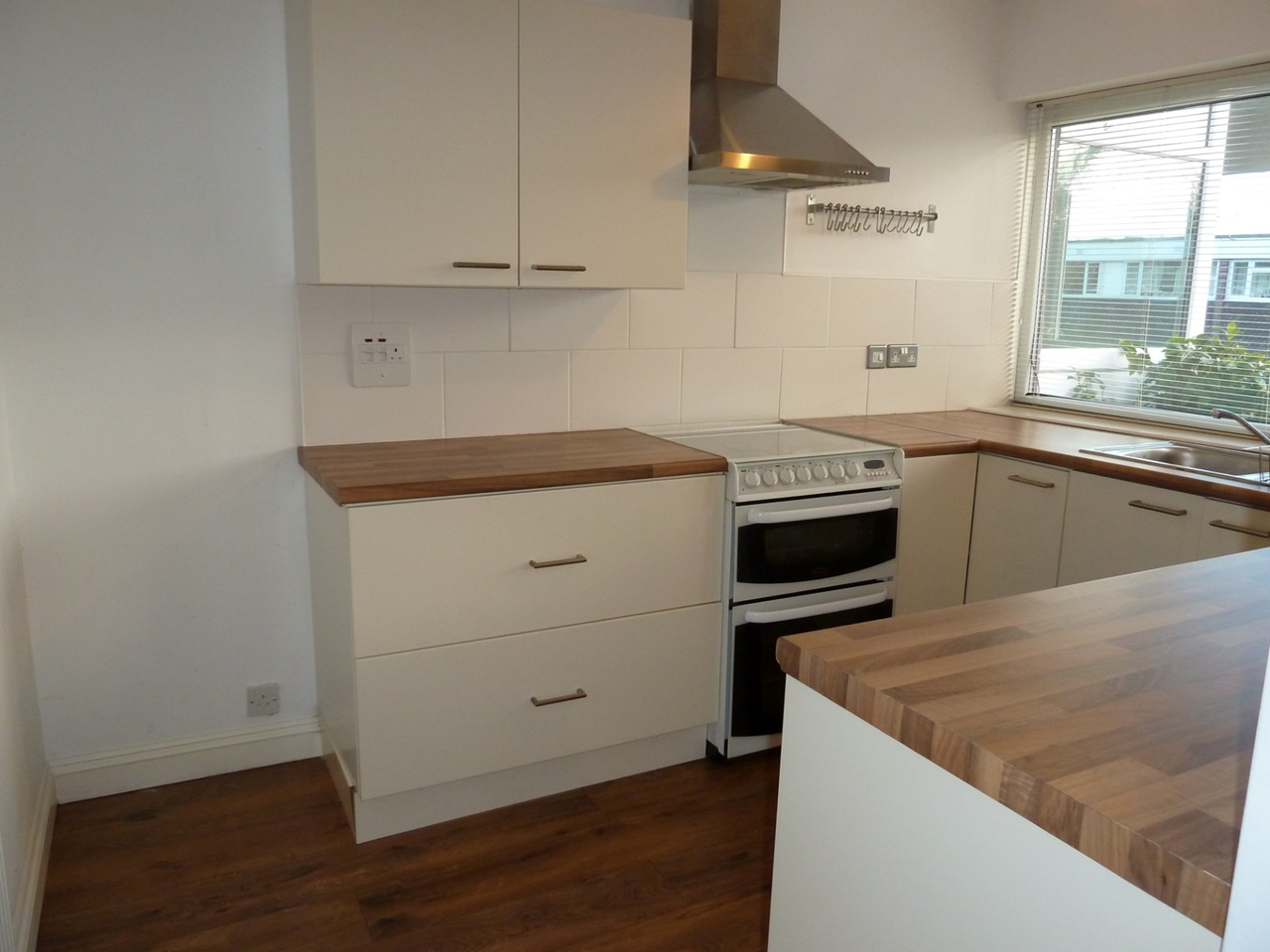 Additional image 2 of 2 Bed Flat, Alwoodley, LS17, N1 7GU