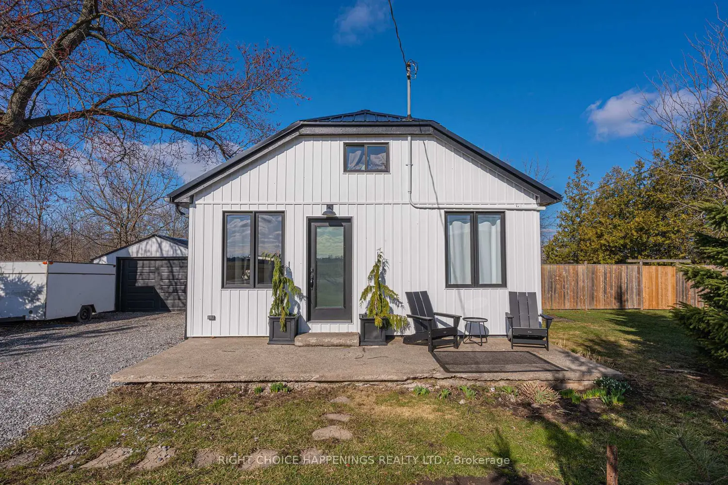 1368 Lorraine Road photo 2