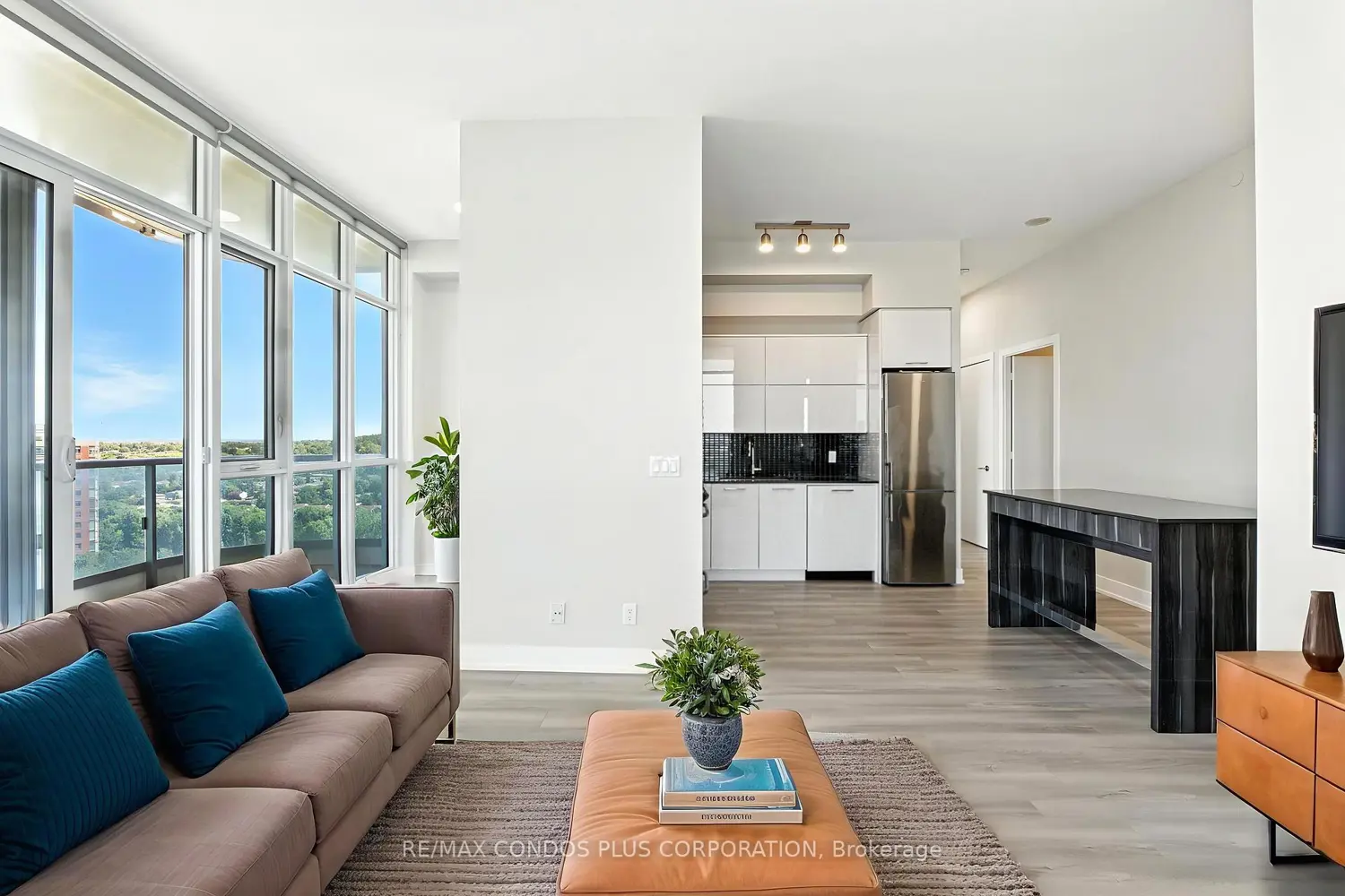 9471 Yonge Street Lph15