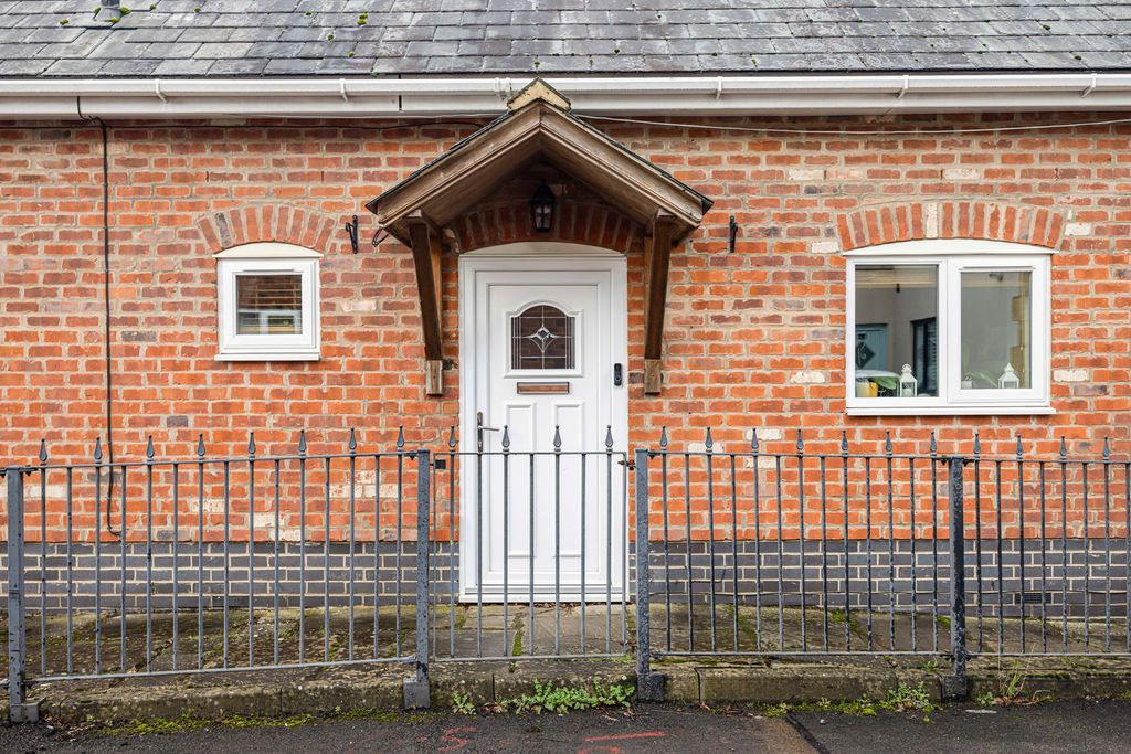 Additional image 2 of 3 bed detached house for saleVineyards Lane, Gloucester Road, Cheltenham GL51