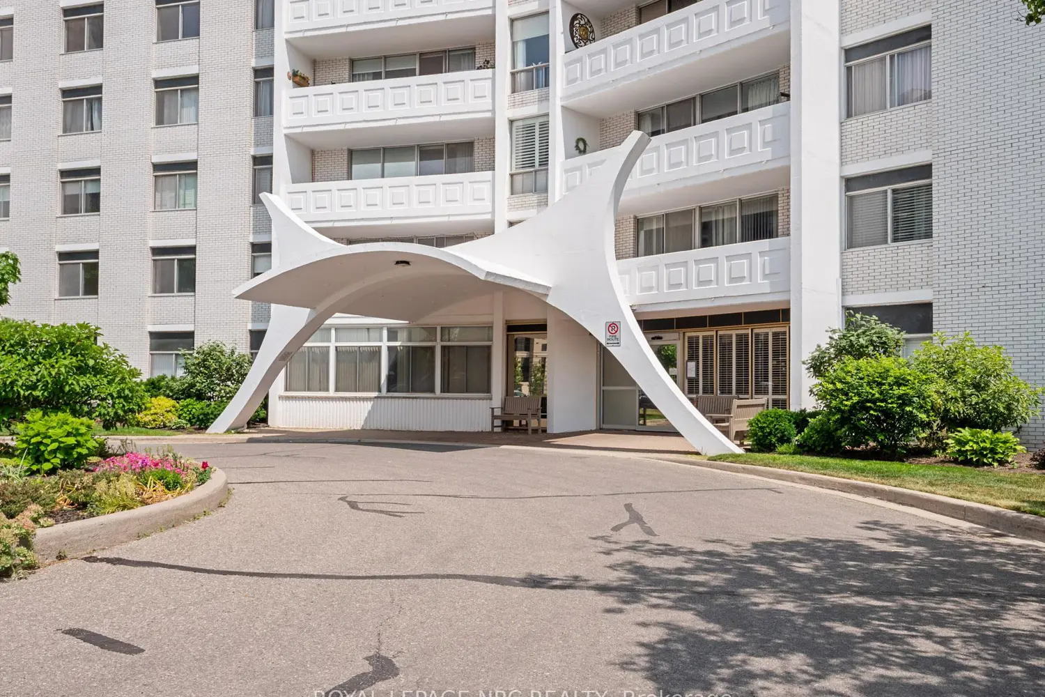 15 Towering Heights Boulevard 904 photo 2