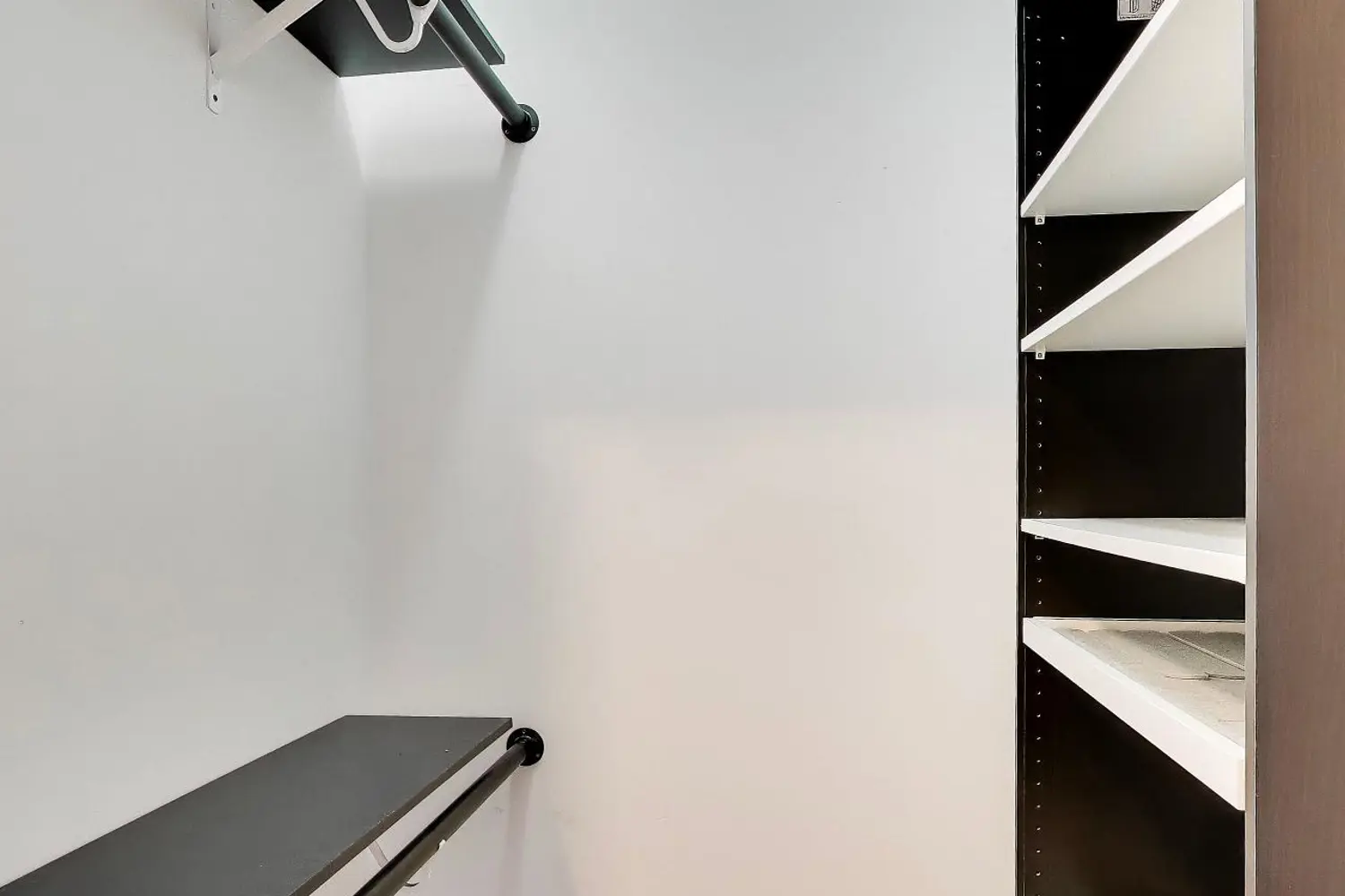 Additional image 13 of 3083 Cawthra Road 24