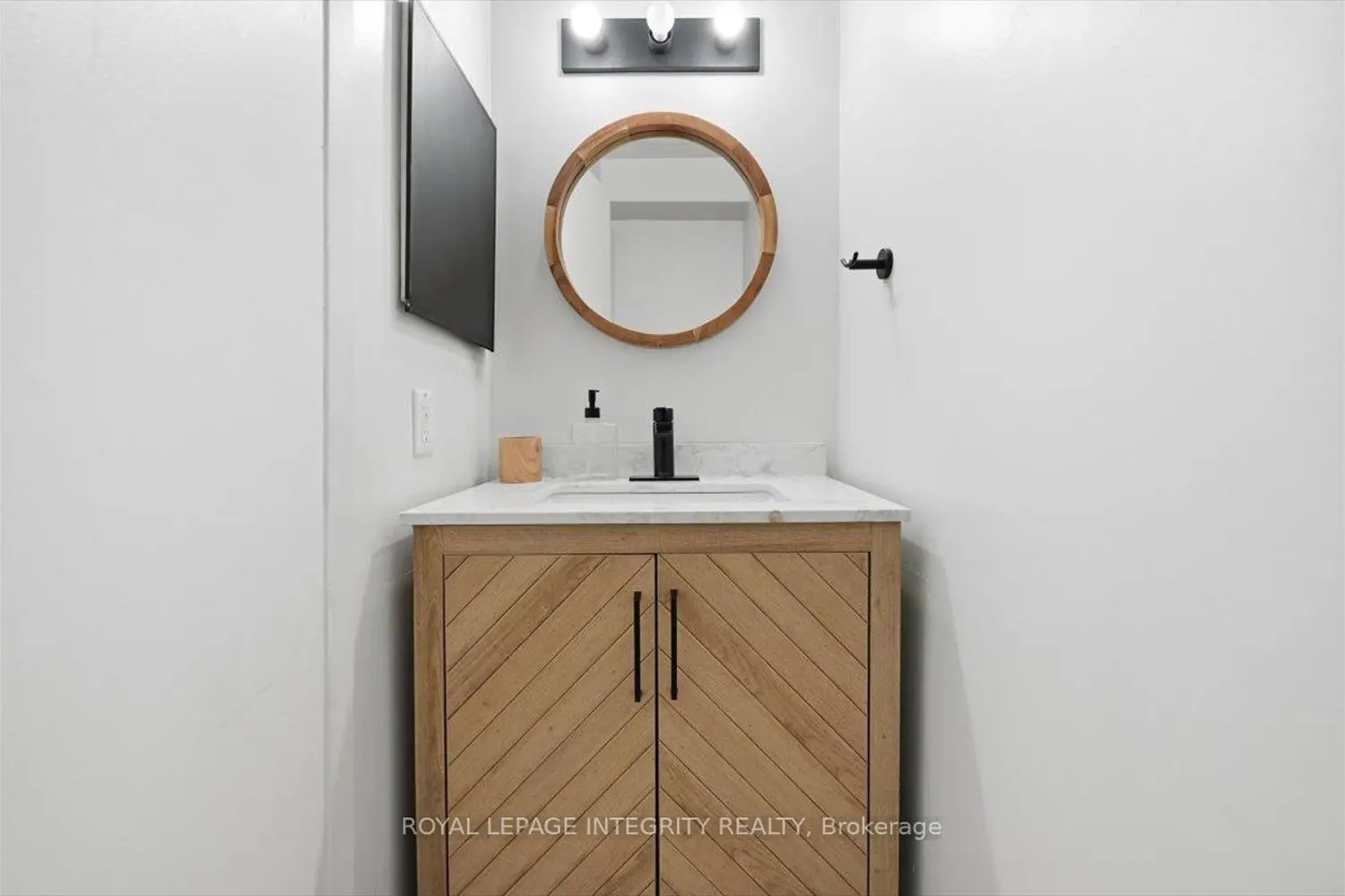 Additional image 12 of 1985 Woods Street