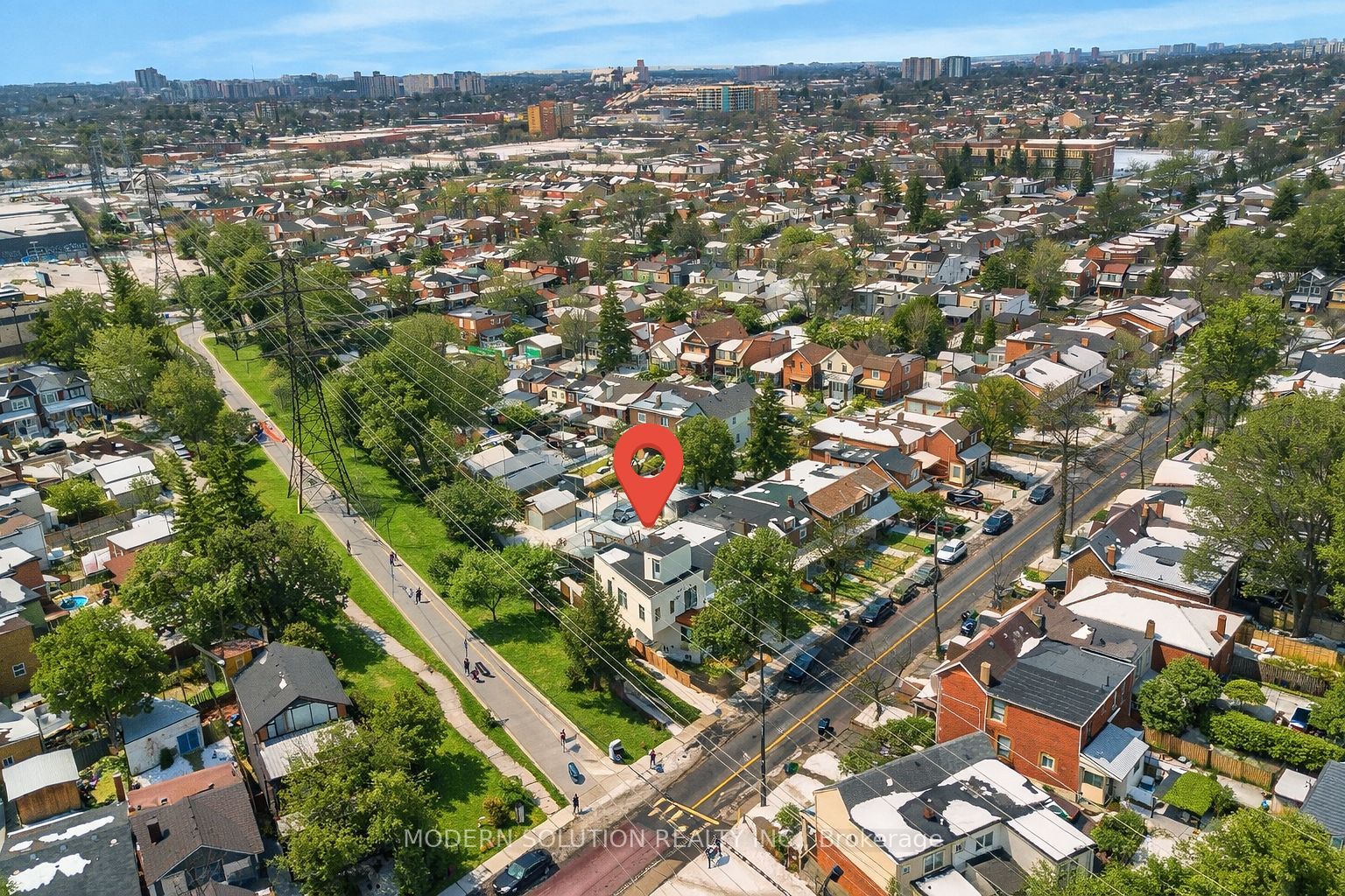 Upper-66 Silverthorn Avenue, Toronto, ON, M6N 3J8