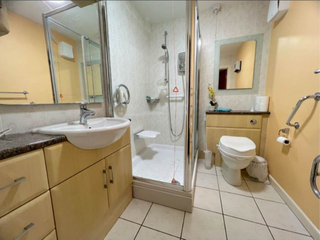2 bed flat for saleGerddi Rheidol, Trefechan, Aberystwyth SY23 photo 3