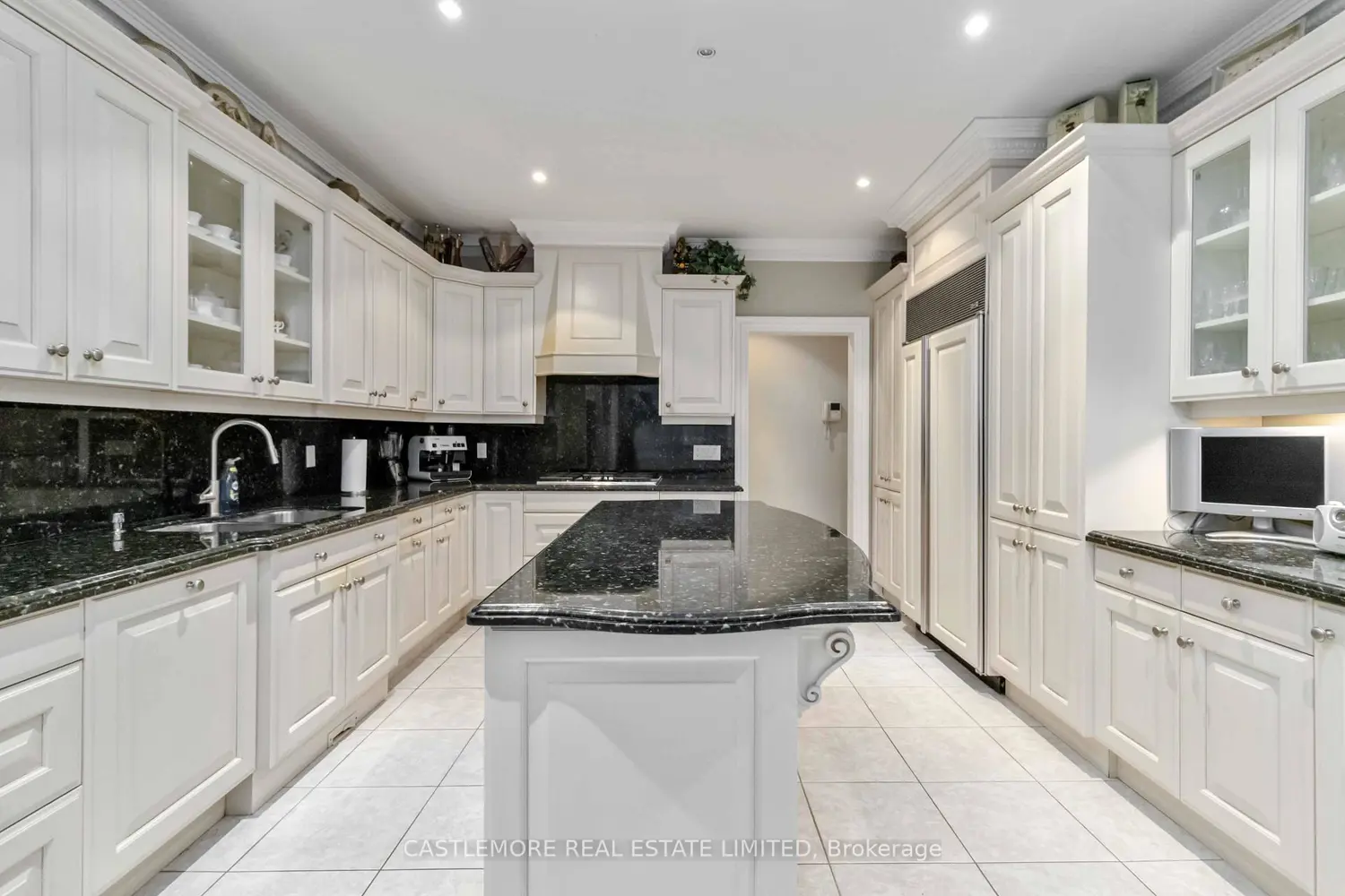 Additional image 3 of 2444 Hensall Street