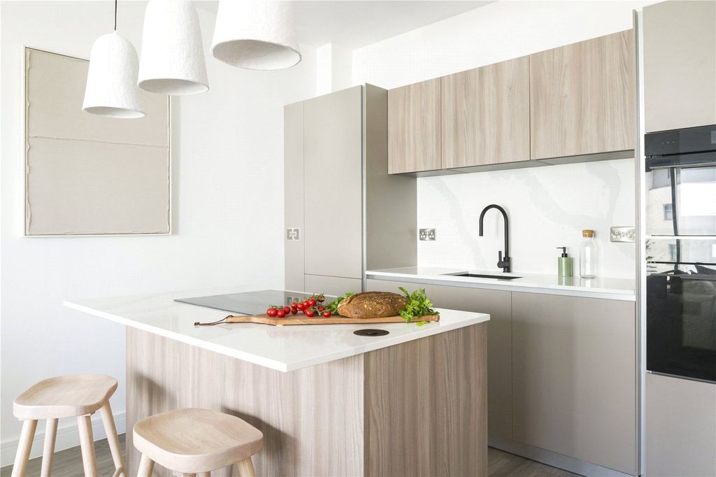 Additional image 5 of 2 bed flat for salePentire Avenue, Newquay, Cornwall TR7