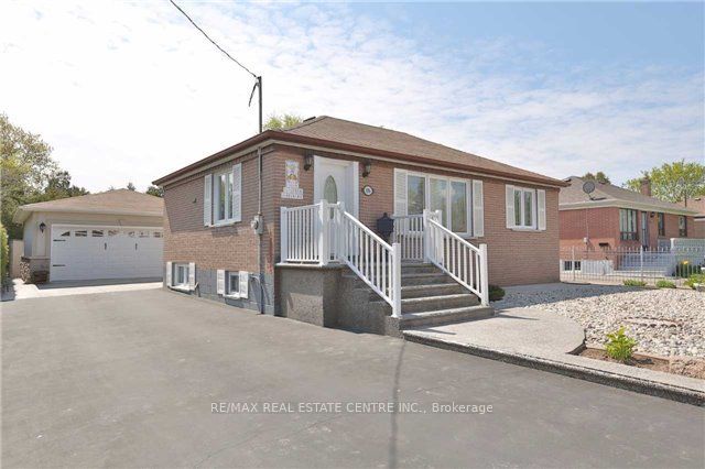 1016 Pinegrove Road, Oakville, ON, L6L 2W2