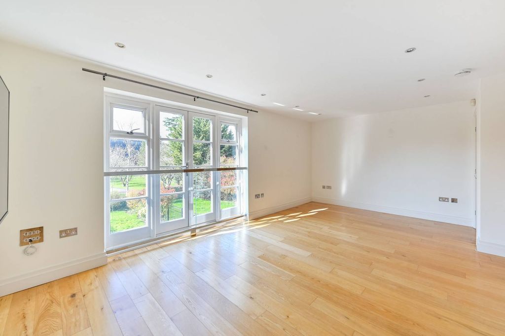 Additional image 9 of 4 bed terraced house for saleBridgeman Drive, Windsor SL4