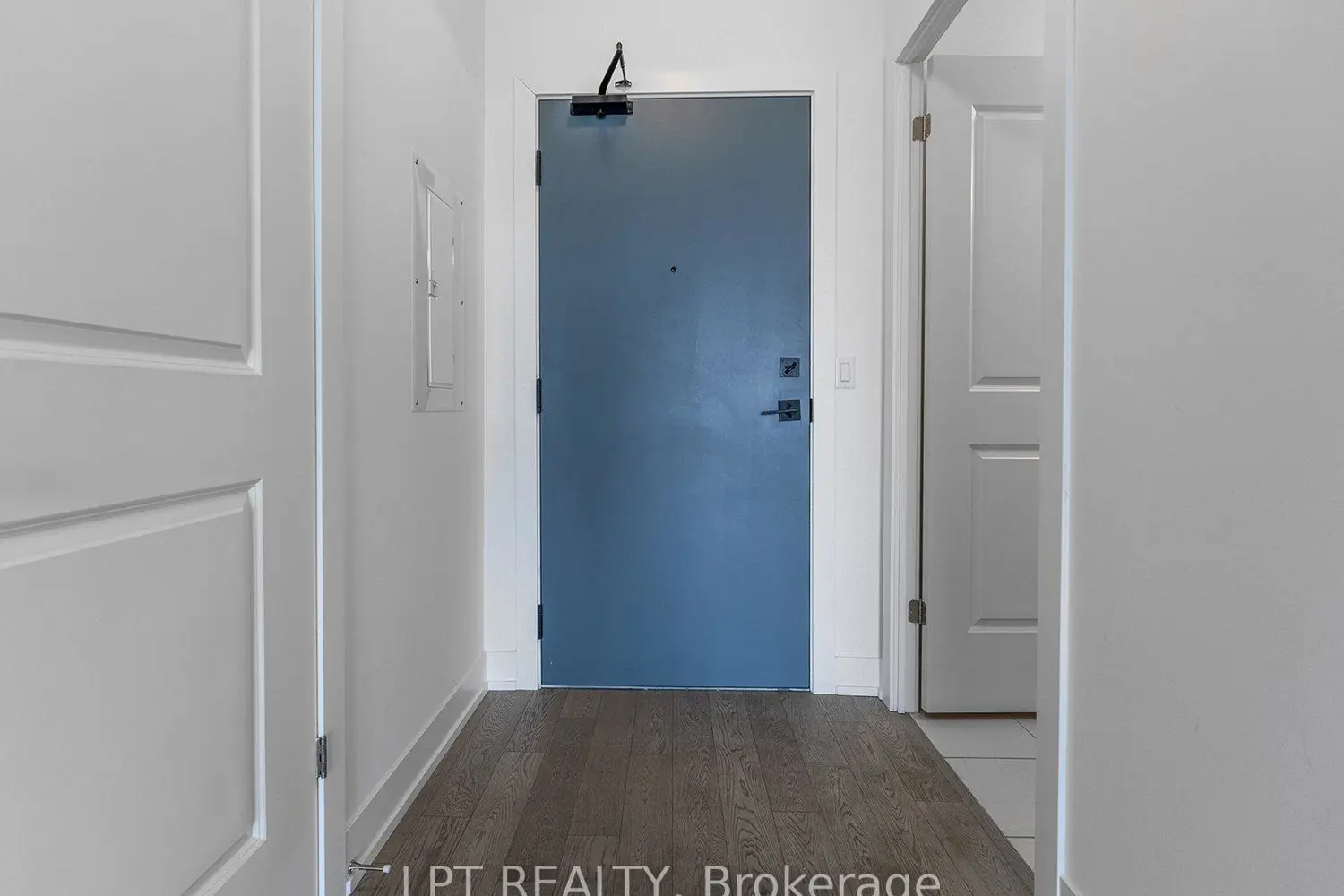 Additional image 11 of 1063 Douglas Mccurdy Common 615