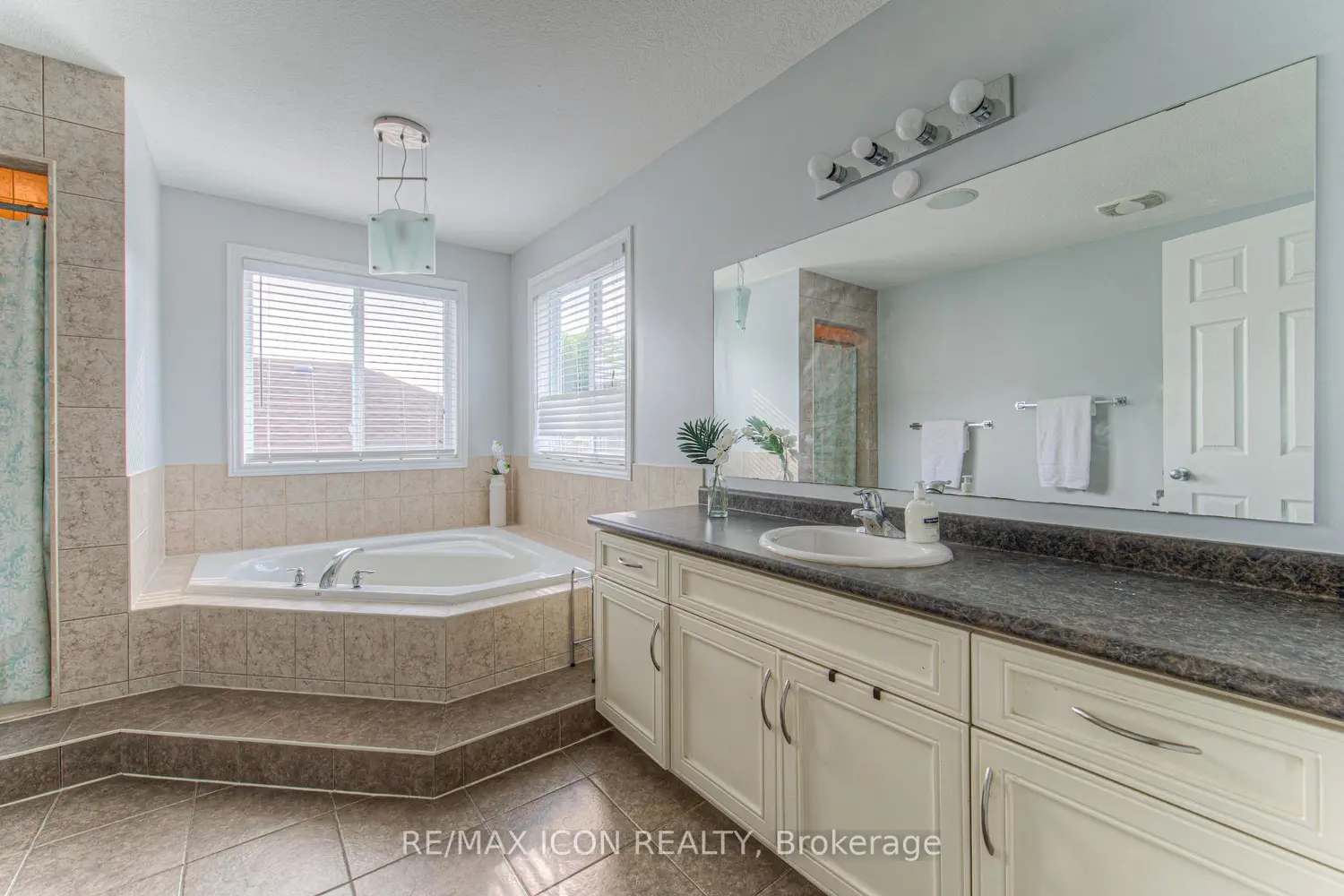 Additional image 12 of 139 Pebblecreek Drive