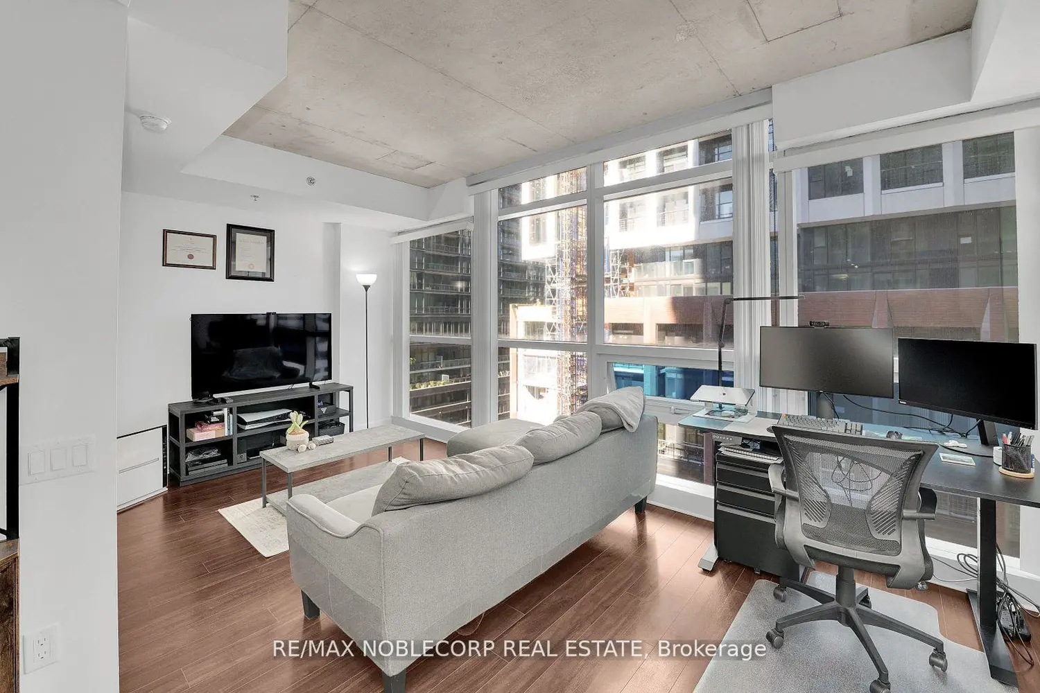 375 King Street 810