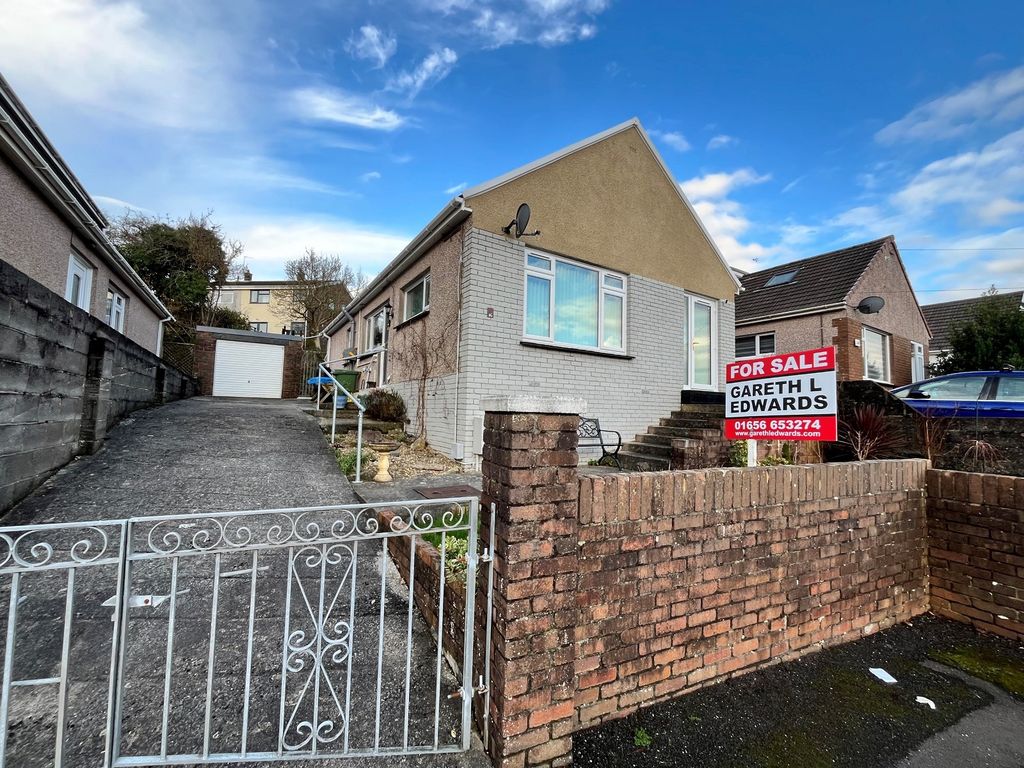 3 bed detached bungalow for saleHeol-Y-Groes, Litchard, Bridgend. CF31